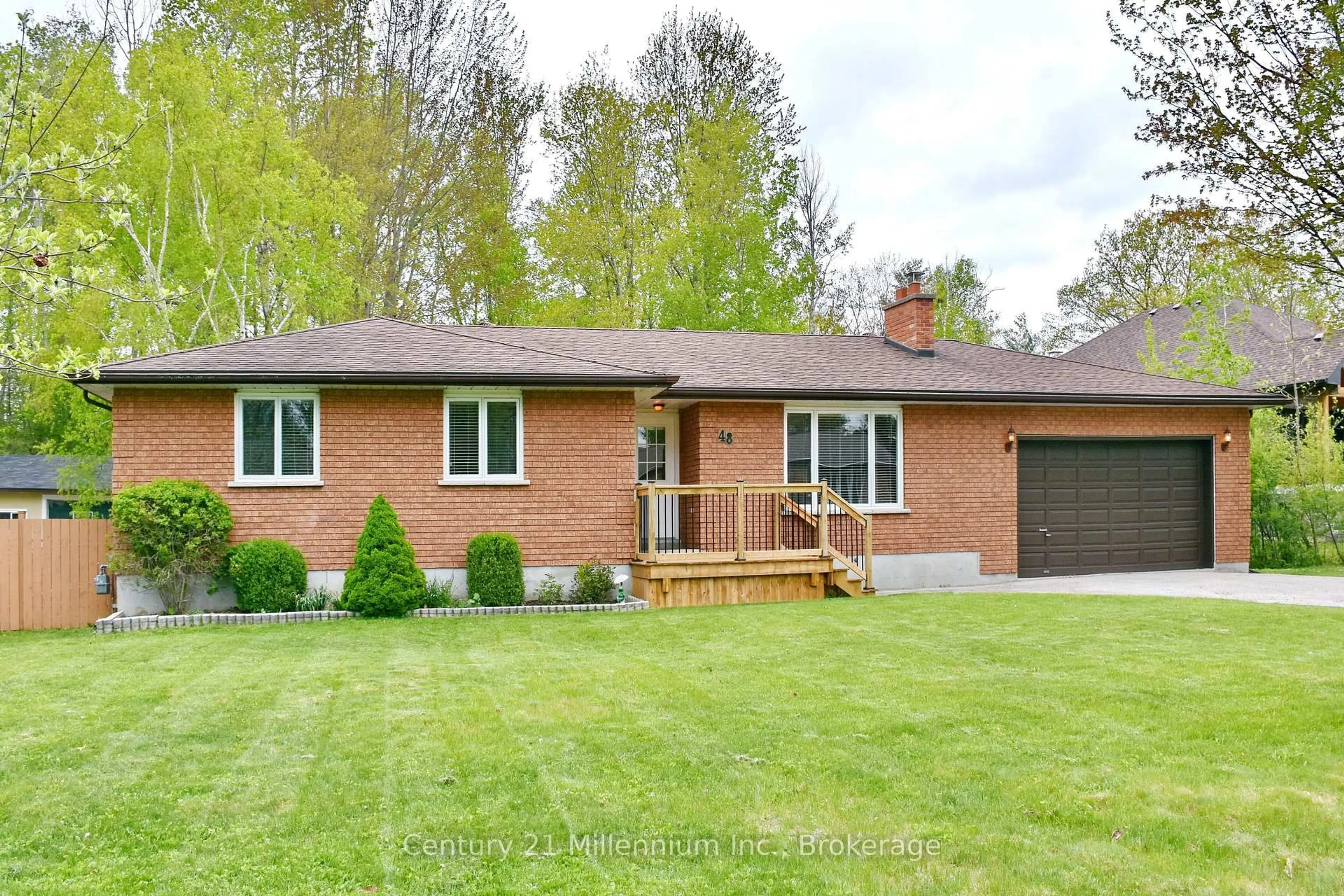 Home with brick exterior material, street for 48 INDIANOLA Cres, Wasaga Beach Ontario L9Z 2W3