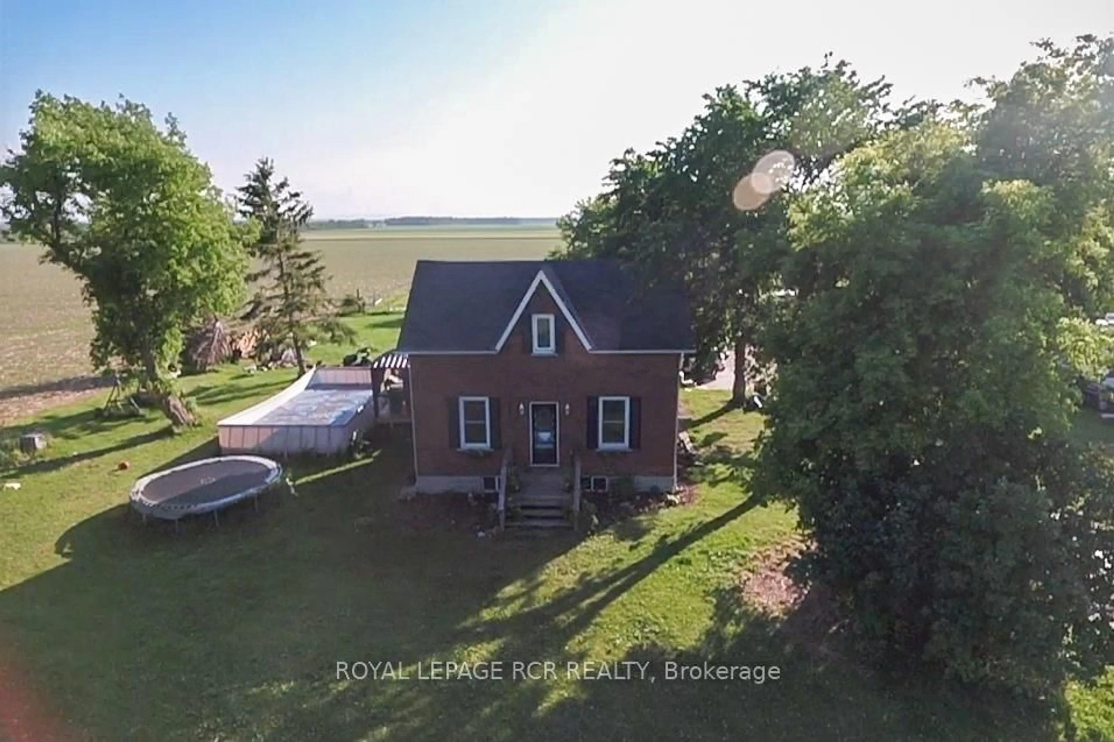A pic from outside/outdoor area/front of a property/back of a property/a pic from drone, unknown for 2606 Crossland Rd, Springwater Ontario L0L 1P0
