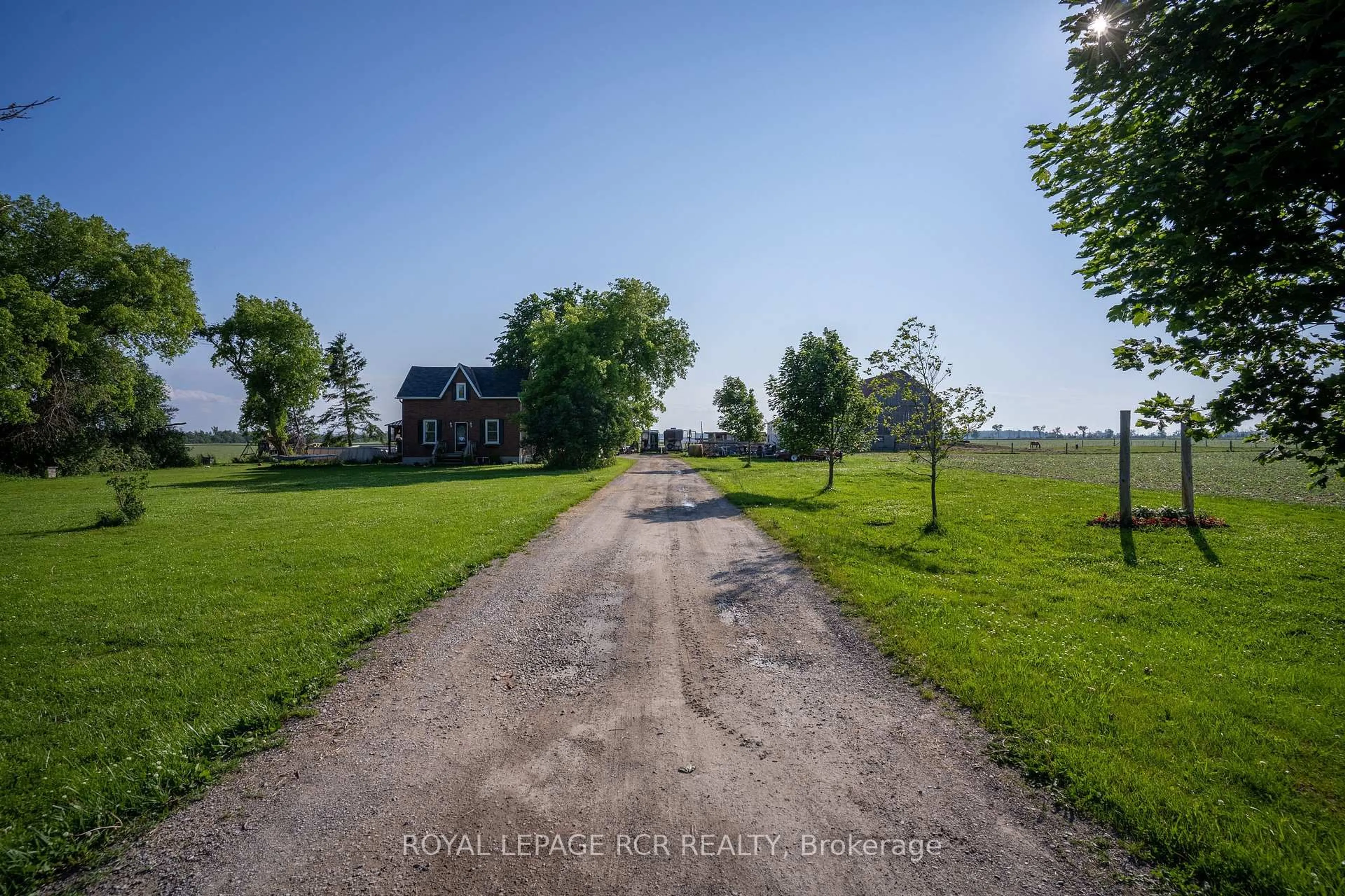 A pic from outside/outdoor area/front of a property/back of a property/a pic from drone, street for 2606 Crossland Rd, Springwater Ontario L0L 1P0