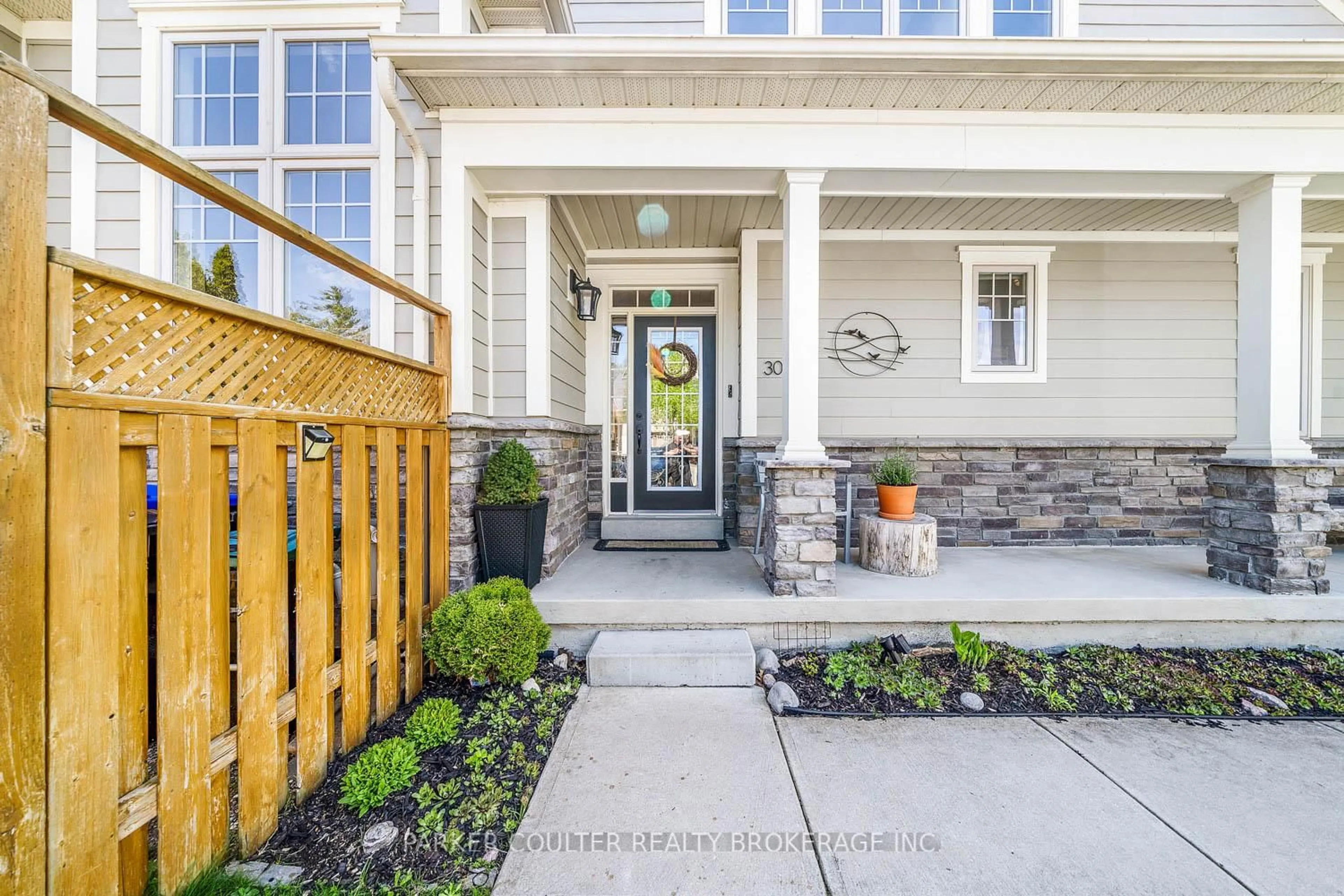 Indoor entryway for 300 Stonebridge Blvd, Wasaga Beach Ontario L9Z 0E7