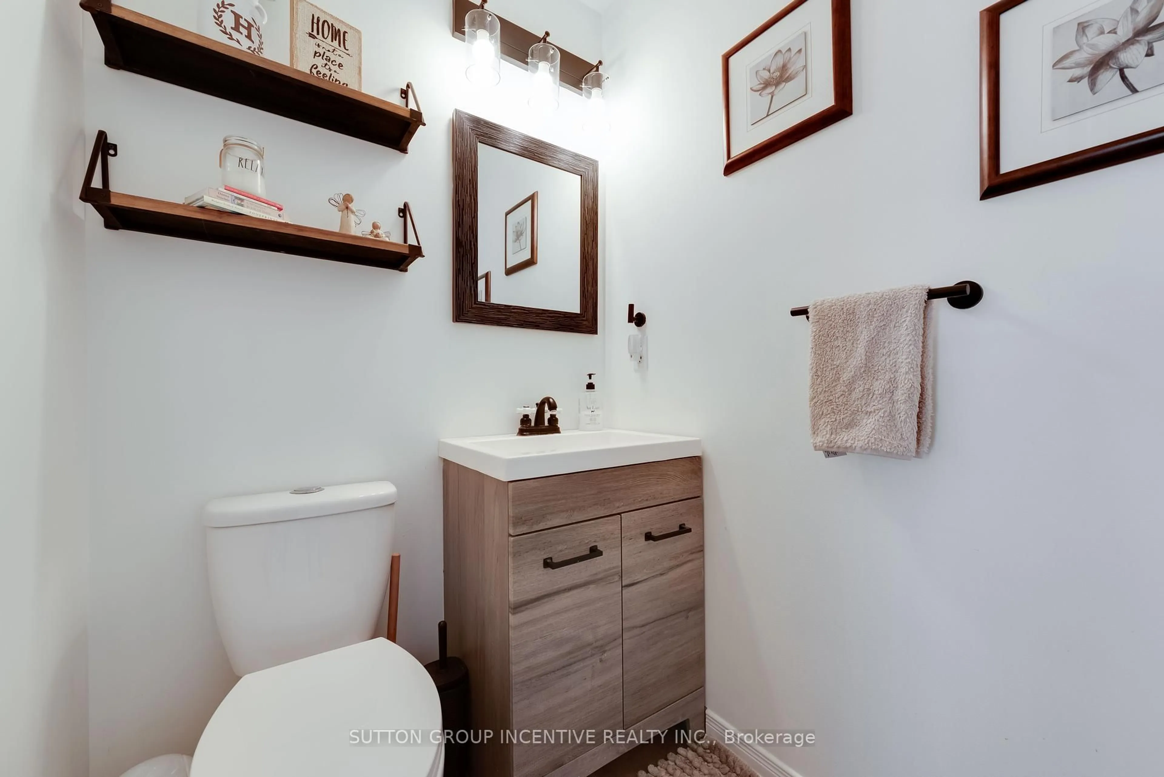 Standard bathroom, ceramic/tile floor for 55 Vanessa Dr, Orillia Ontario L3V 7X2