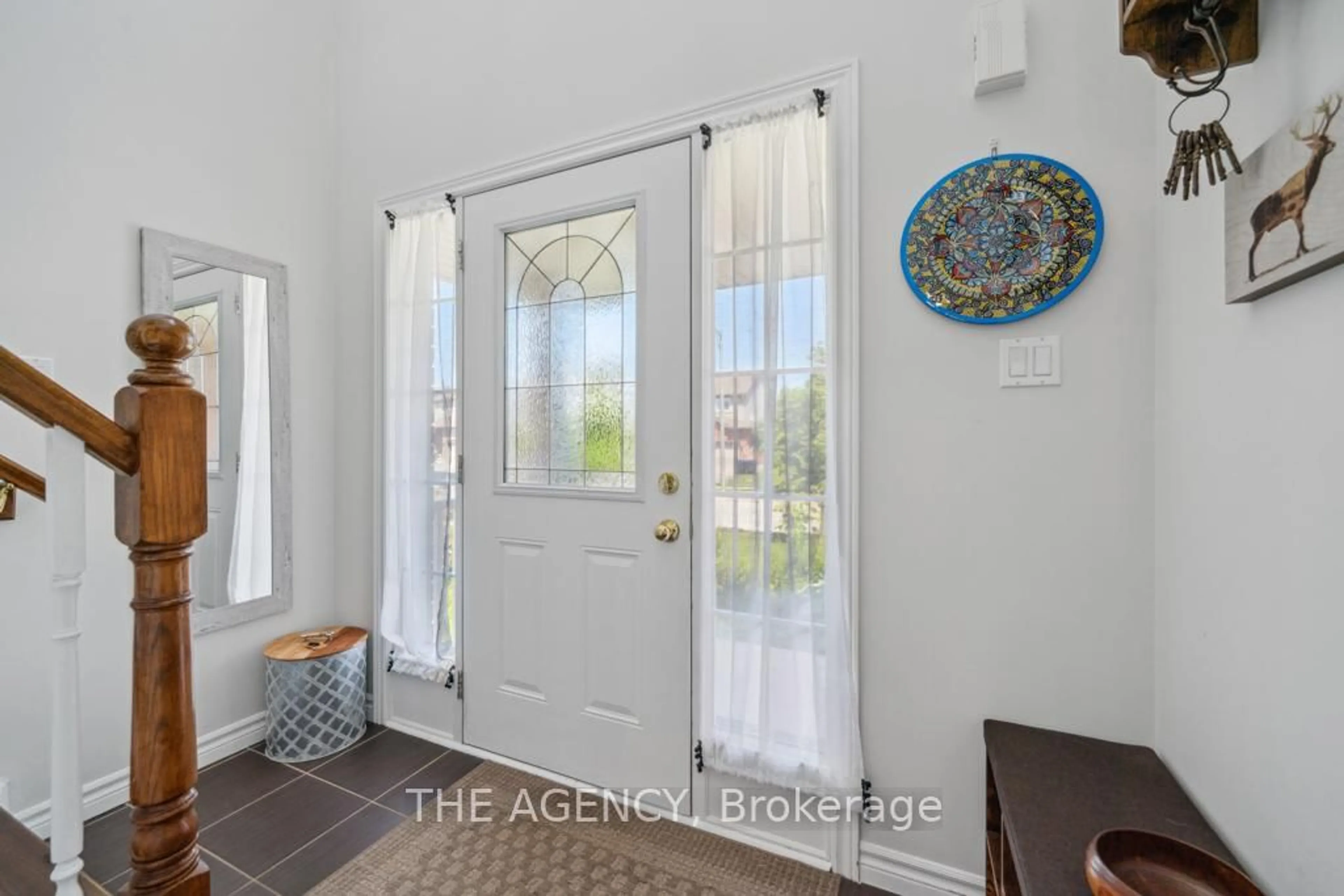Indoor entryway for 18 Davis St, Collingwood Ontario L9Y 0C9