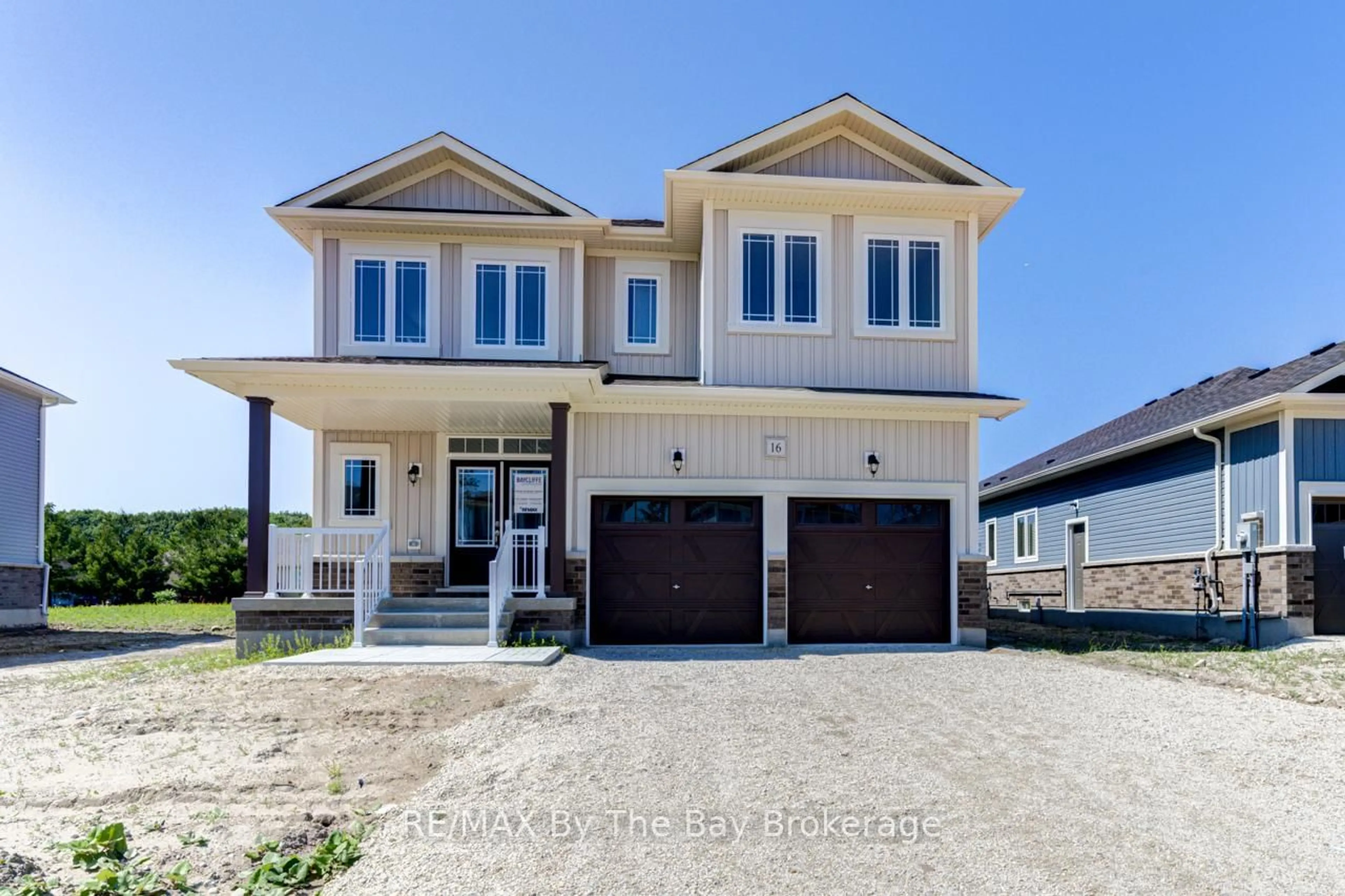 Home with vinyl exterior material, street for 16 Misty Ridge Rd, Wasaga Beach Ontario L9Z 0R8