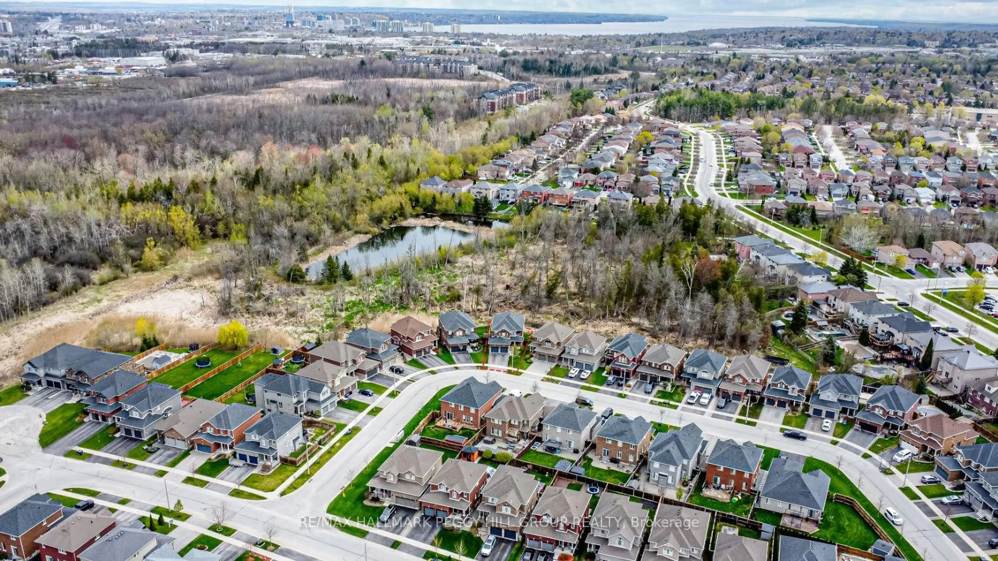 A pic from outside/outdoor area/front of a property/back of a property/a pic from drone, street for 35 Marta Cres, Barrie Ontario L4N 3N6