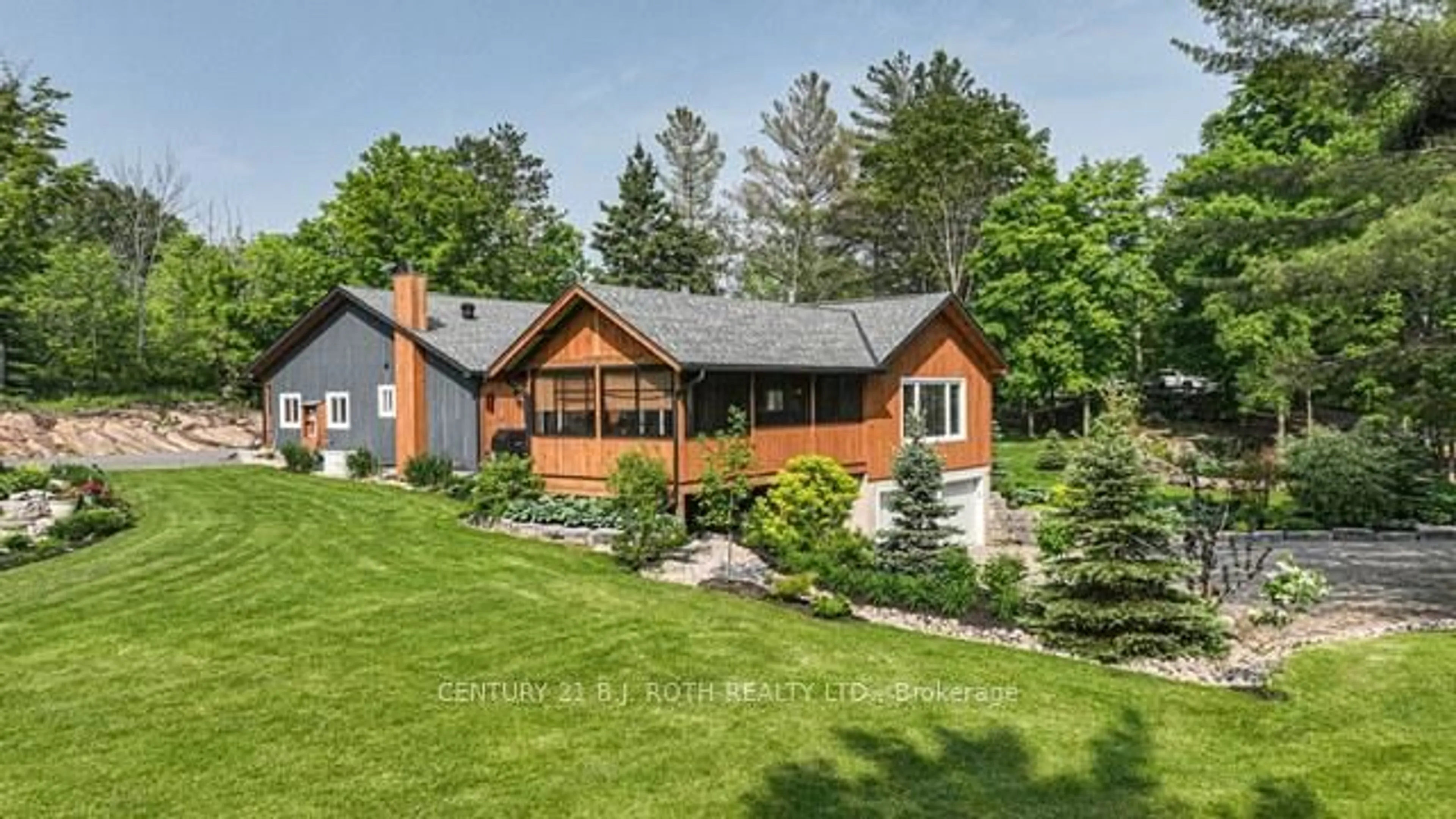 A pic from outside/outdoor area/front of a property/back of a property/a pic from drone, unknown for 2450 Irish Line, Severn Ontario L0K 1E0