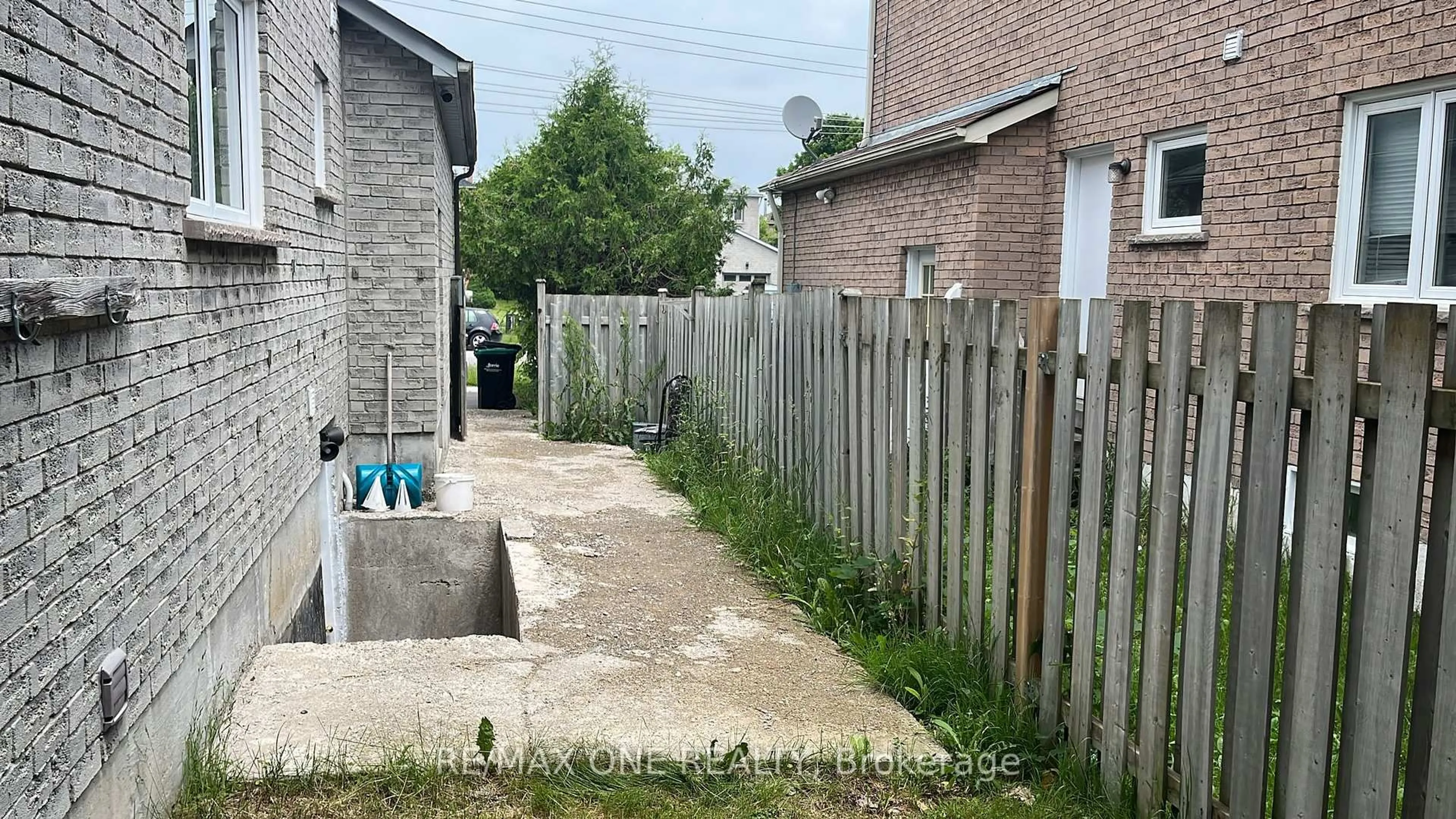Patio, street for 509 Grove St, Barrie Ontario L4M 5Z4