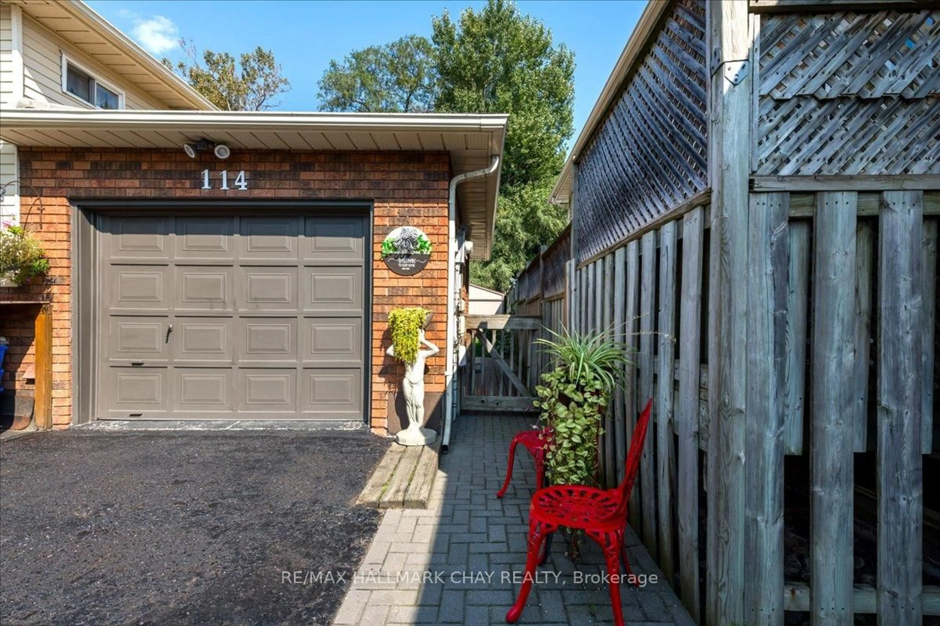 Unknown for 114 Chieftain Cres, Barrie Ontario L4N 6J3
