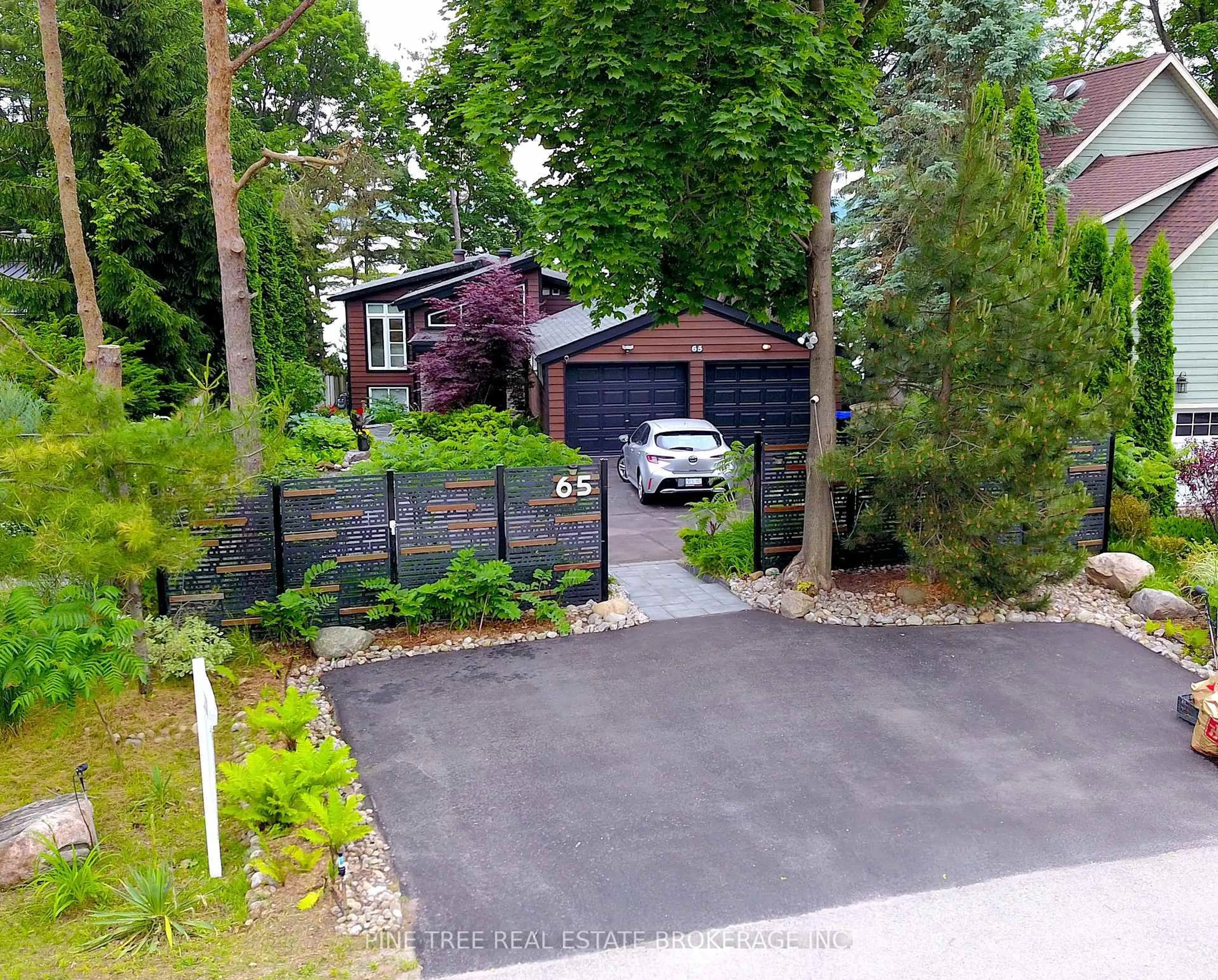 A pic from outside/outdoor area/front of a property/back of a property/a pic from drone, street for 65 Barrie Terr, Oro-Medonte Ontario L4M 1E8
