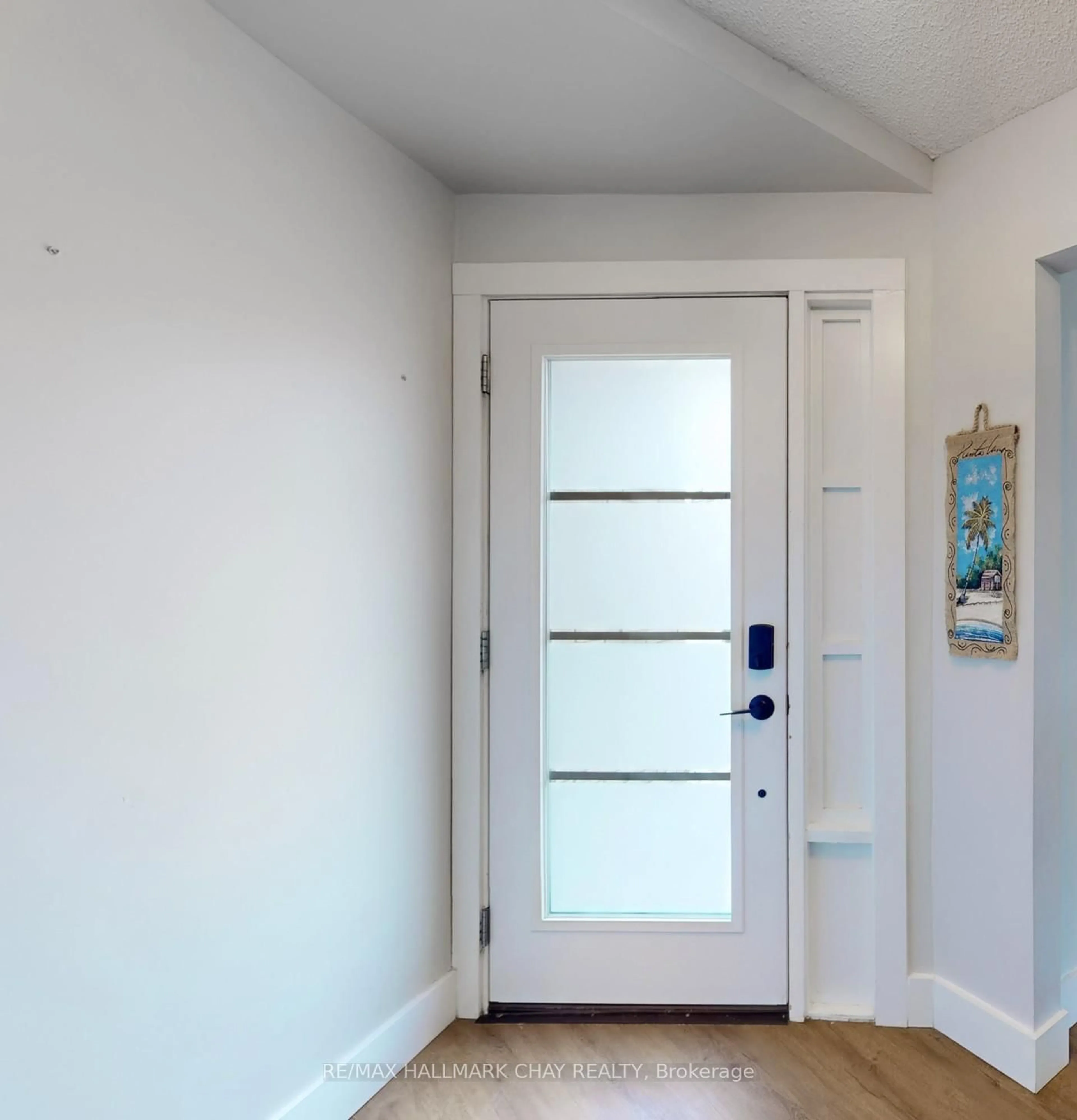 Indoor entryway for 40 Shakespeare Cres, Barrie Ontario L4N 6C1