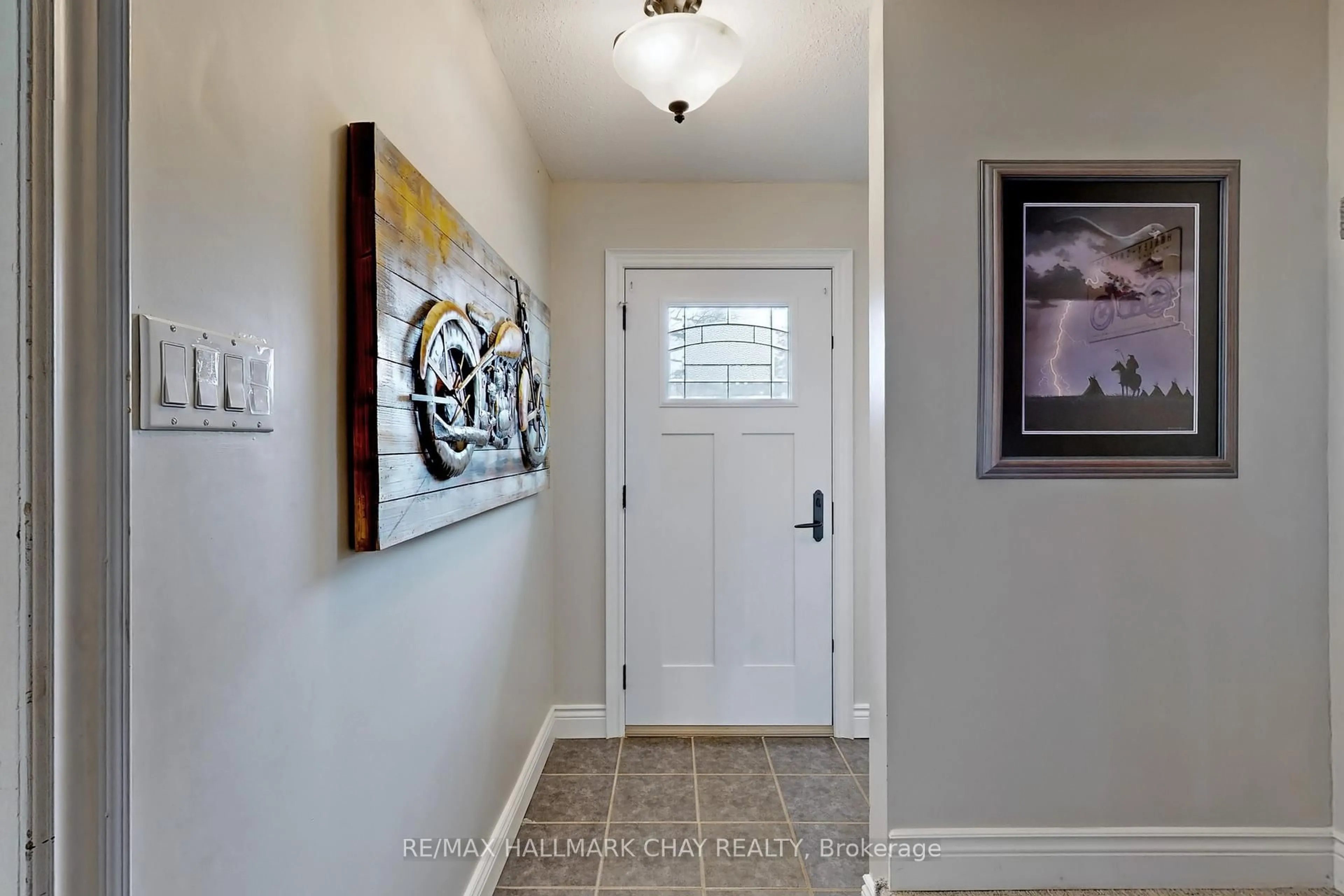 Indoor entryway for 42 Janice Dr, Barrie Ontario L4N 5N4