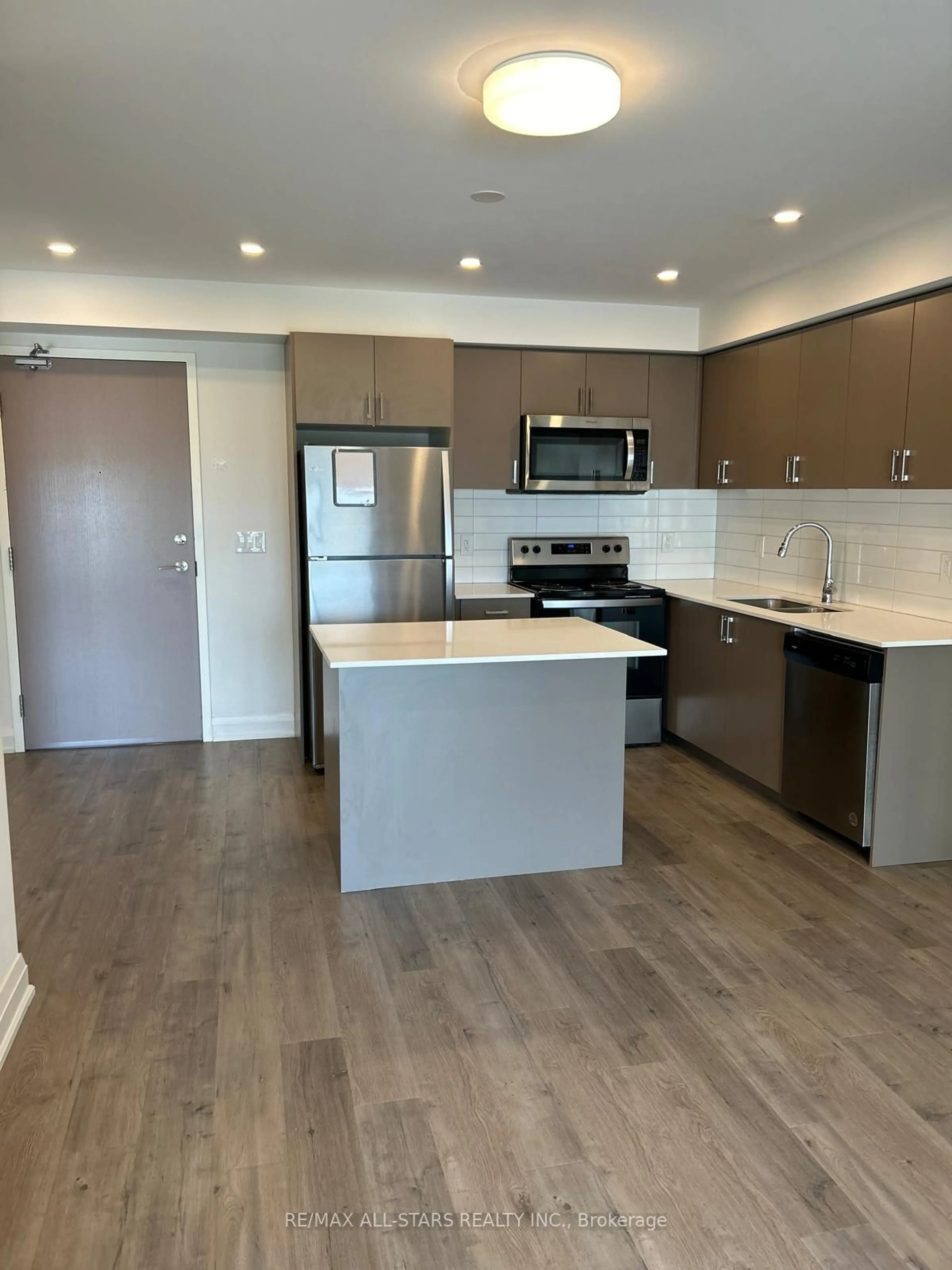 Open concept kitchen, unknown for 58 Lakeside Terr #601, Barrie Ontario L4M 0L5