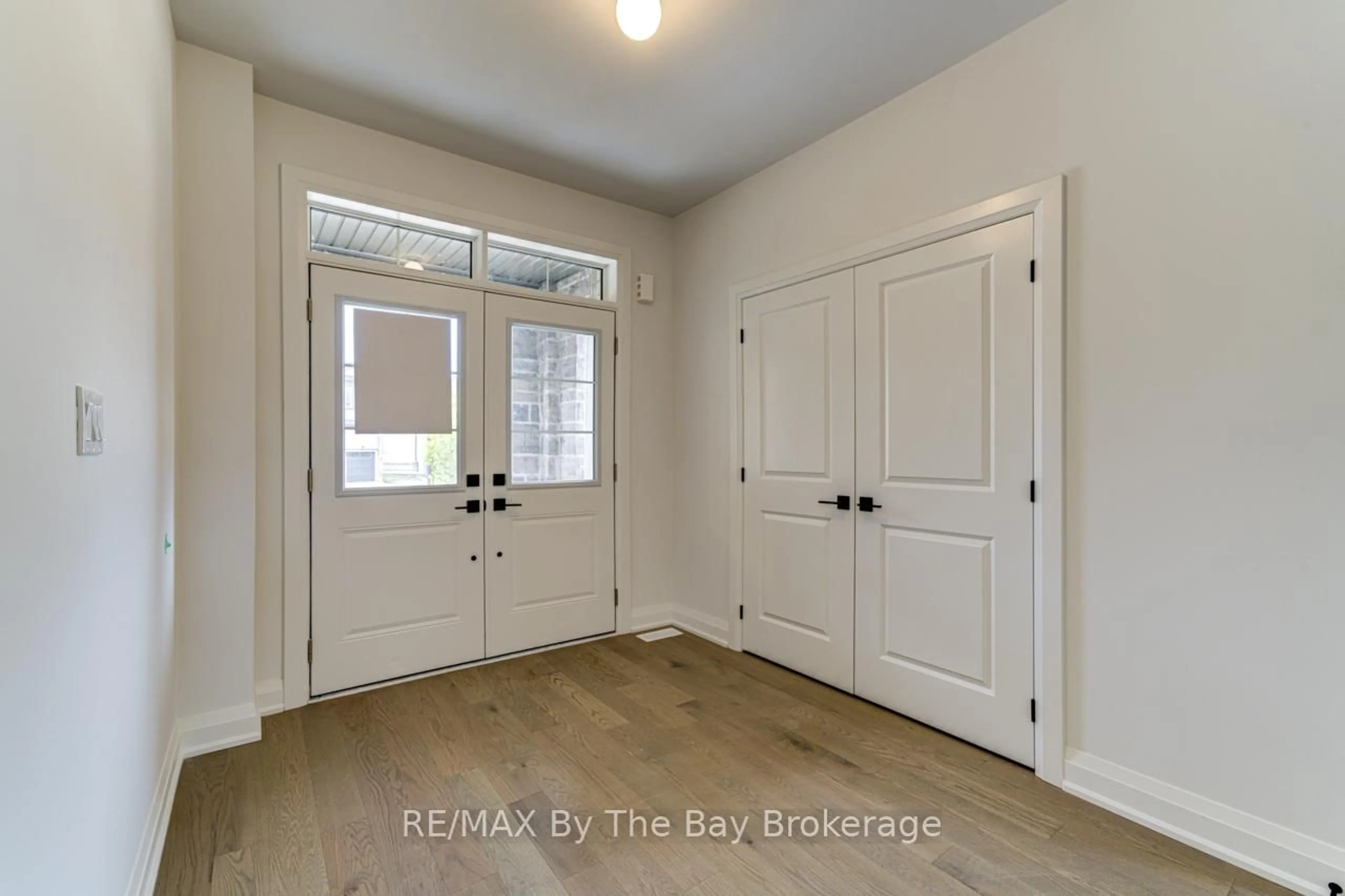 Indoor entryway for 26 Amber Dr, Wasaga Beach Ontario L9Z 0R8