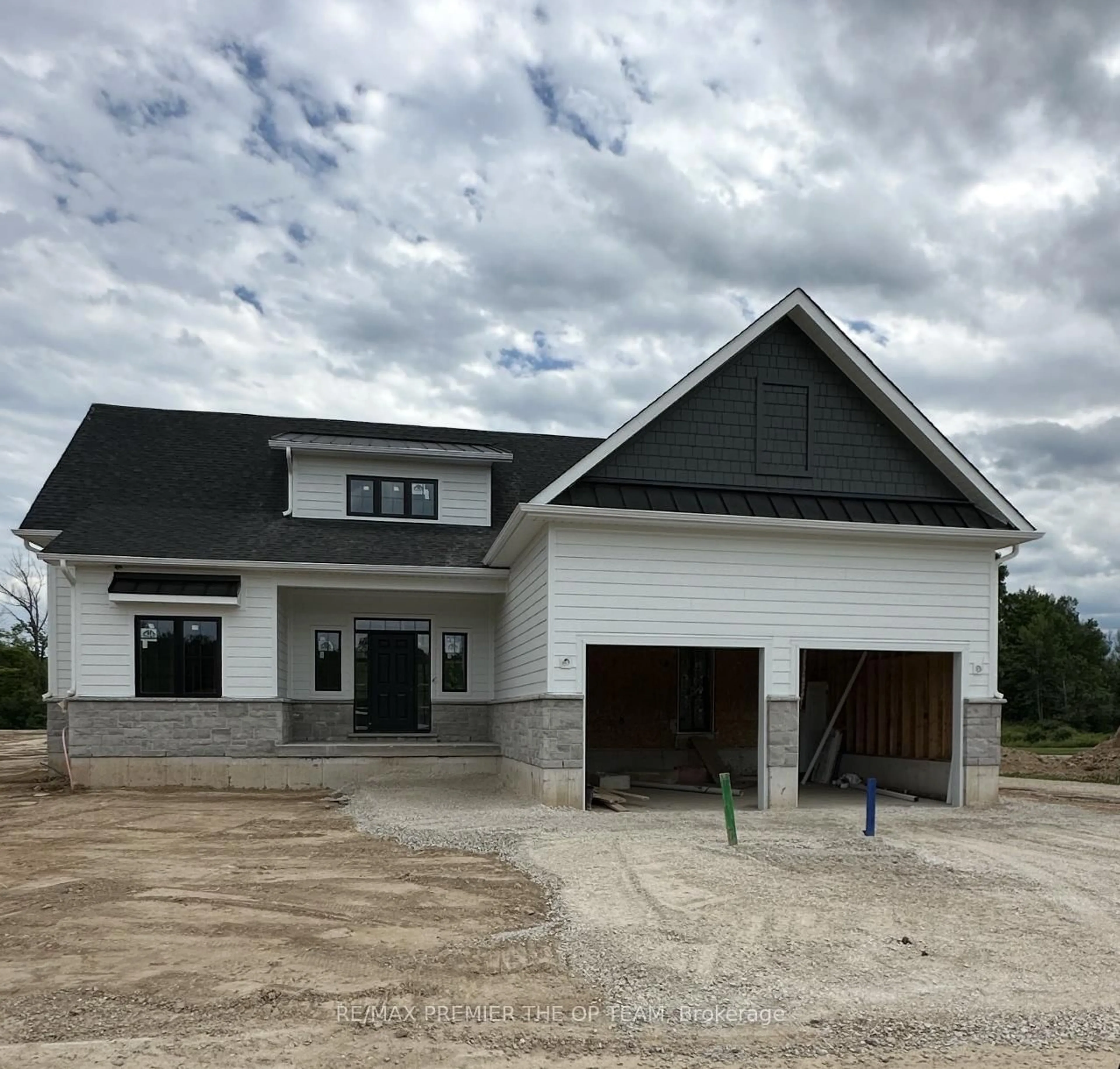 Home with vinyl exterior material, building for 5 Foyston Gate, Springwater Ontario L9X 0A1