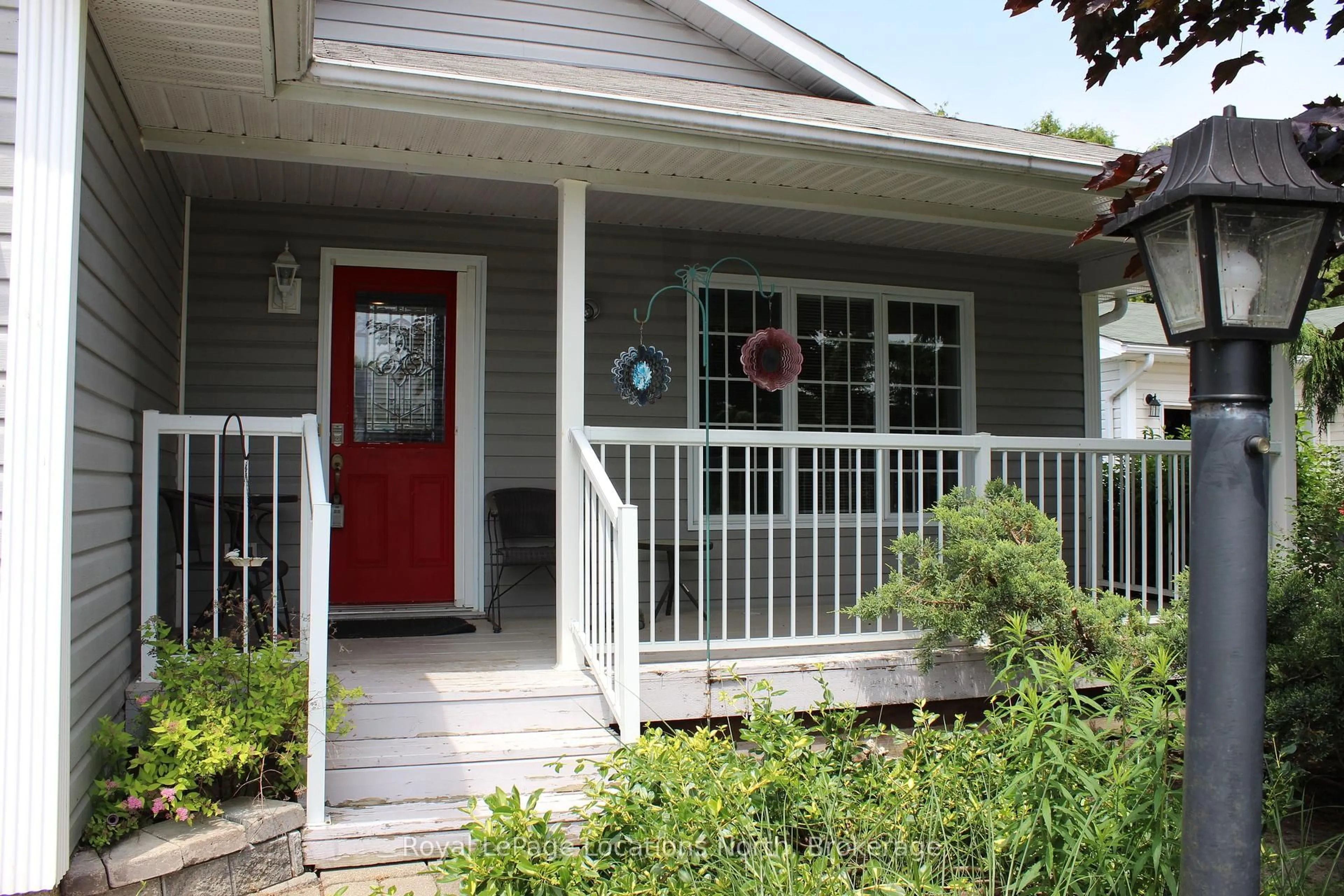 Home with vinyl exterior material, street for 9 Pennsylvania Ave, Wasaga Beach Ontario L9Z 3A8