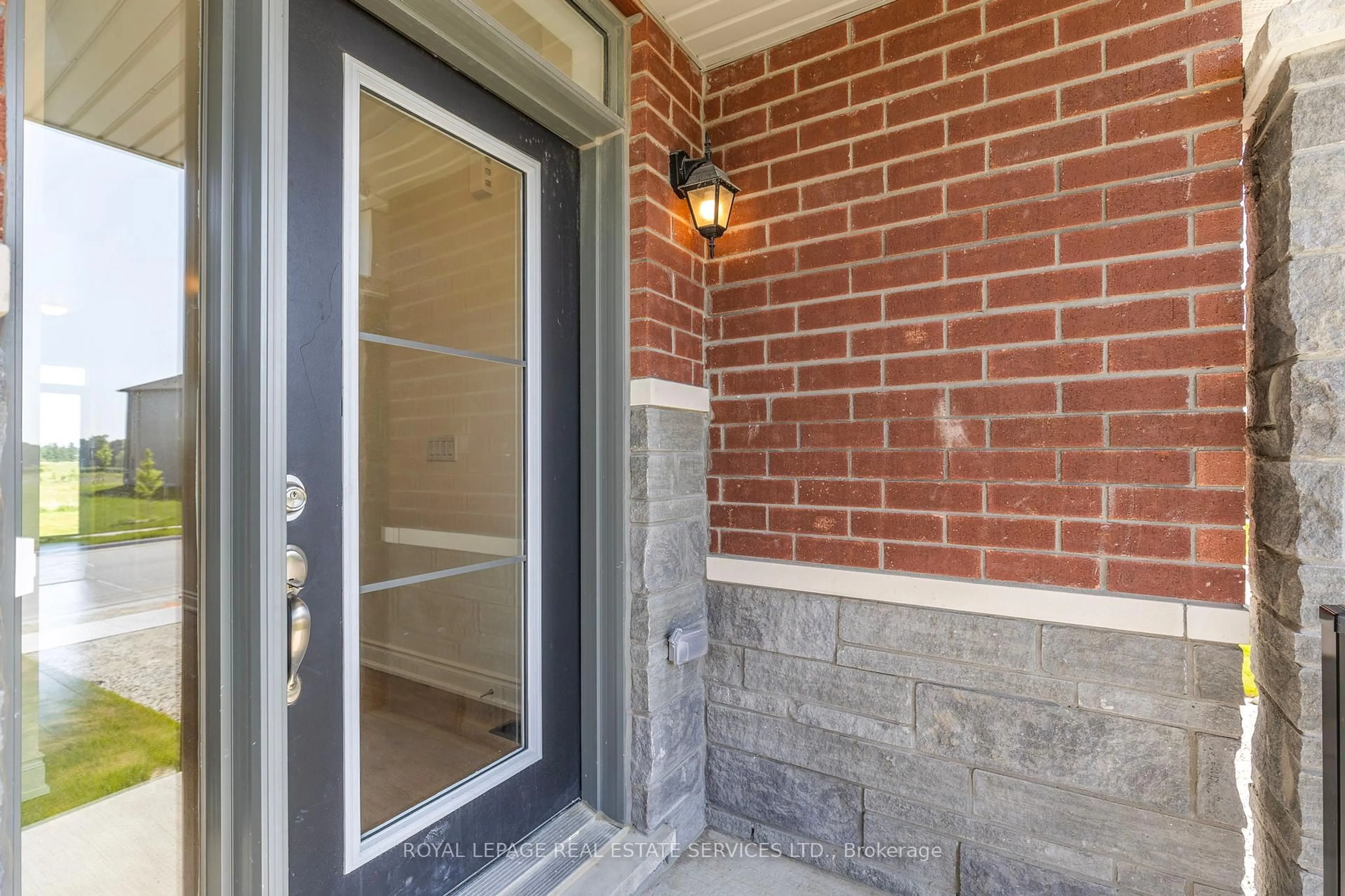 Indoor entryway for 28 Union Blvd, Wasaga Beach Ontario L9Z 0M5