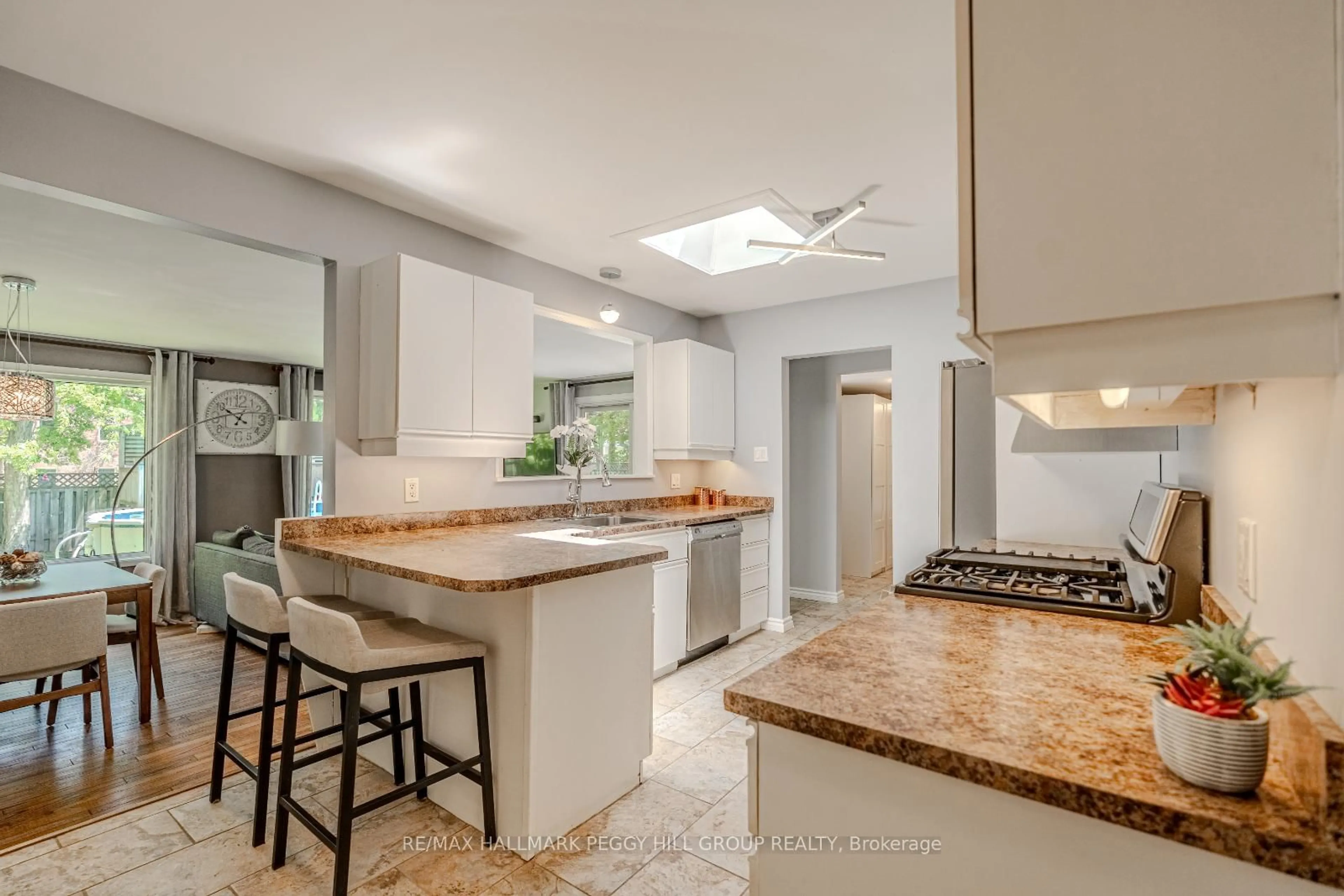 Open concept kitchen, ceramic/tile floor for 1105 St Vincent St, Springwater Ontario L9X 0M6