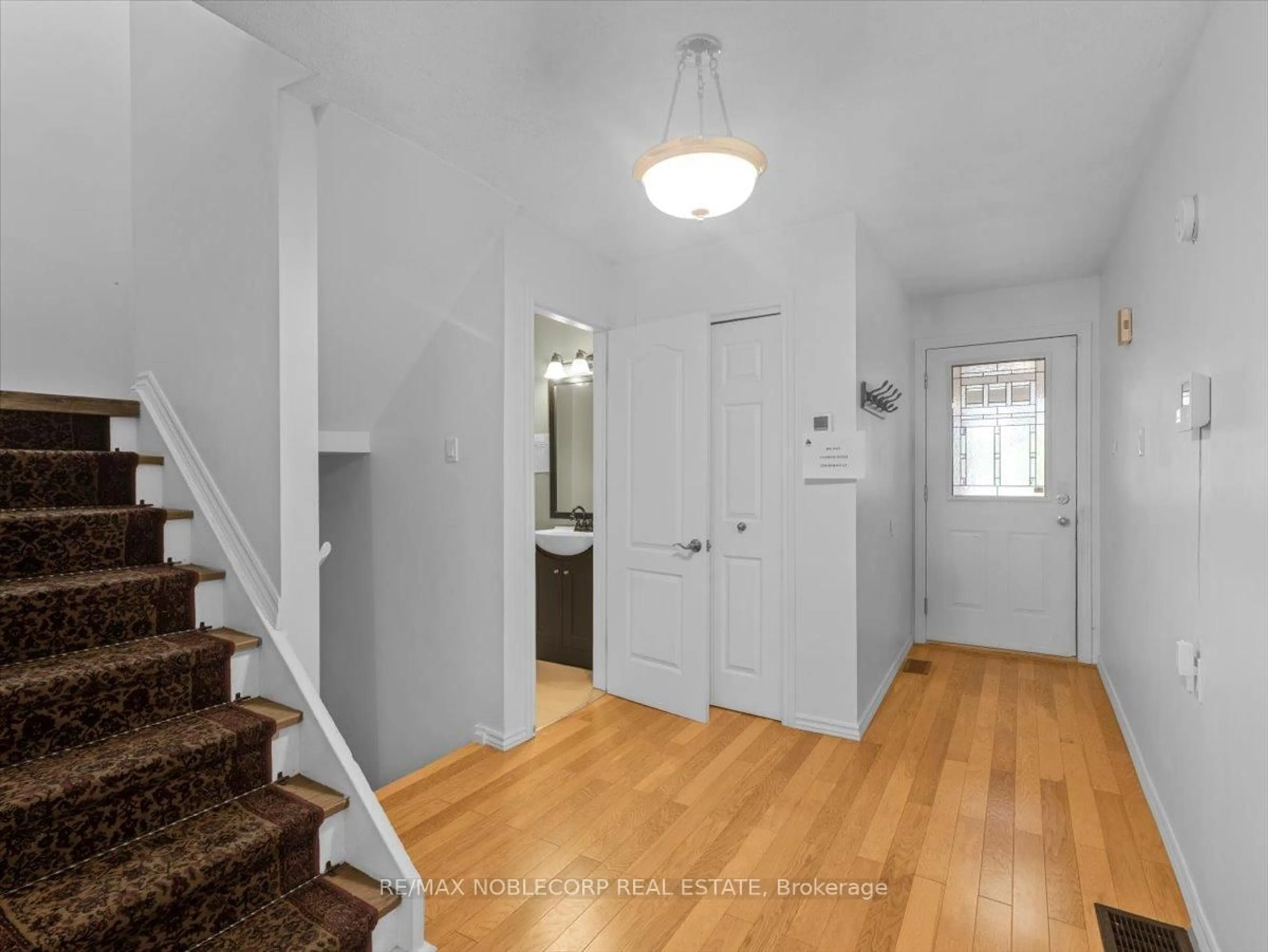 Indoor entryway for 175 Toronto St, Barrie Ontario L4N 1V6