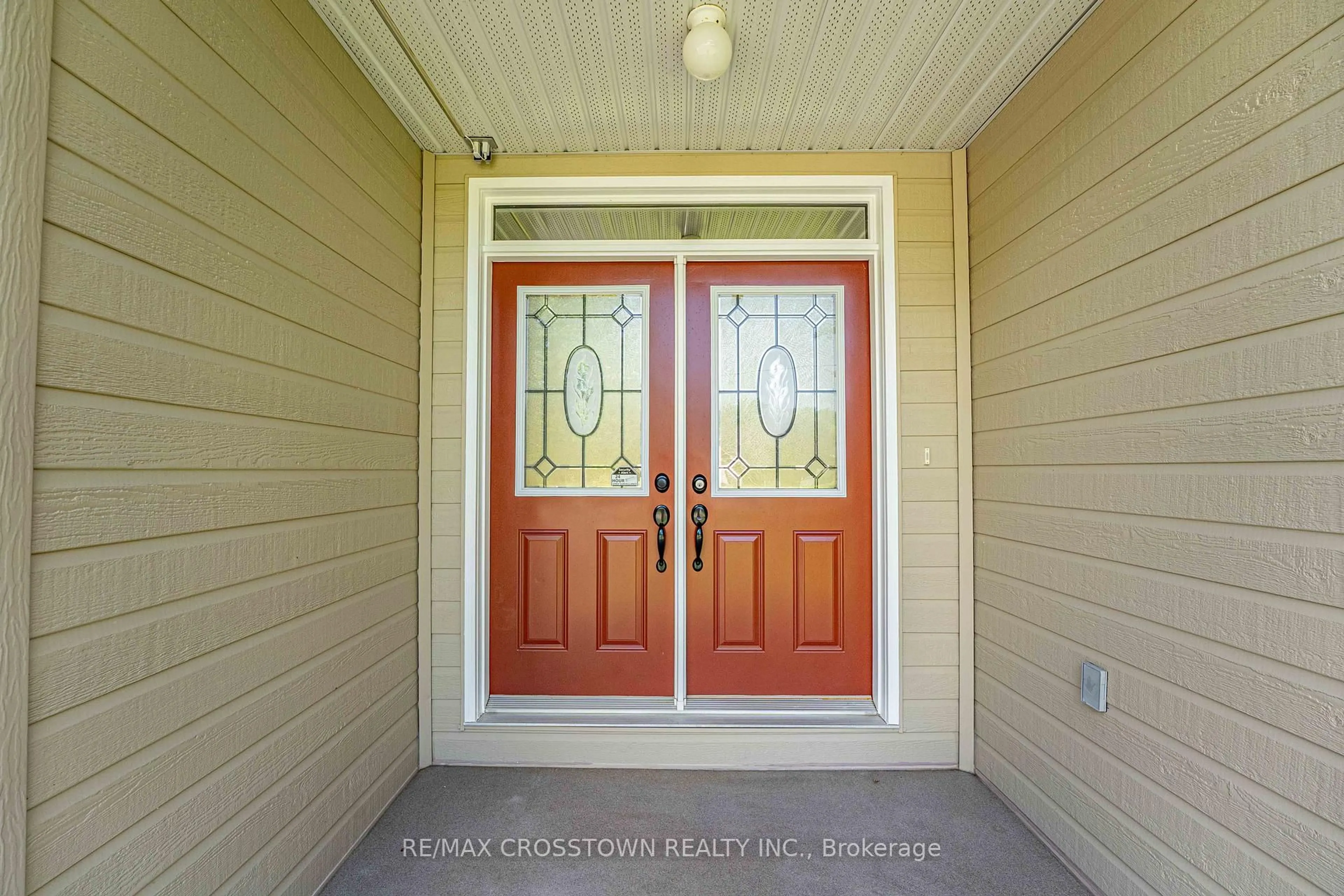 Indoor entryway for 3545 Timberline Ave, Severn Ontario L3V 0V8