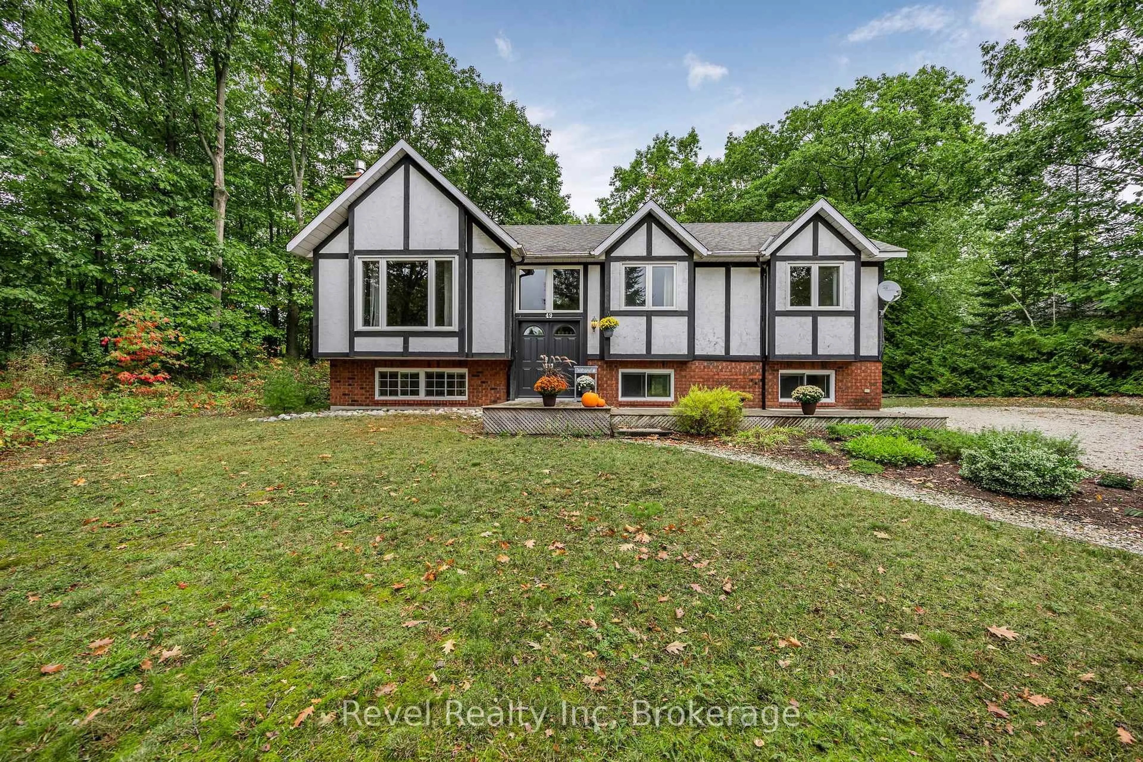 Home with brick exterior material, unknown for 49 BIRCHWOOD Tr, Wasaga Beach Ontario L9Z 1B1