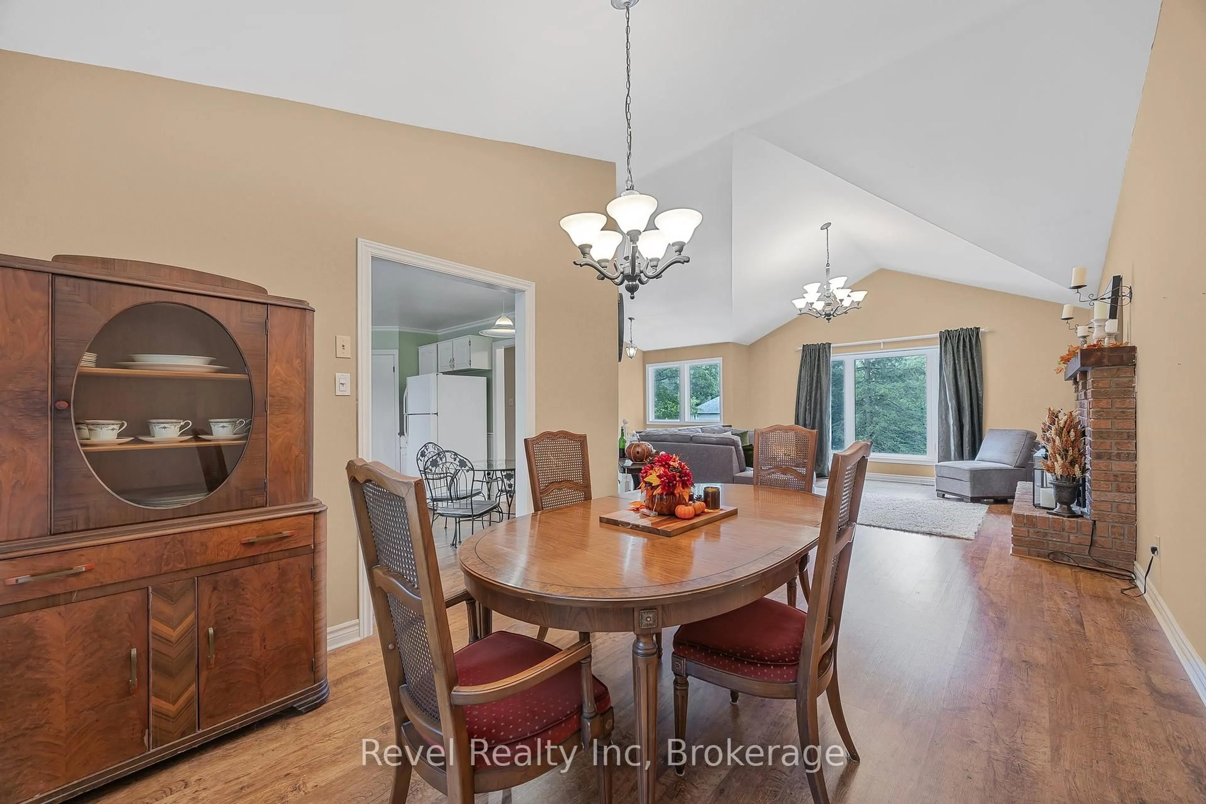 Dining room, unknown for 49 BIRCHWOOD Tr, Wasaga Beach Ontario L9Z 1B1