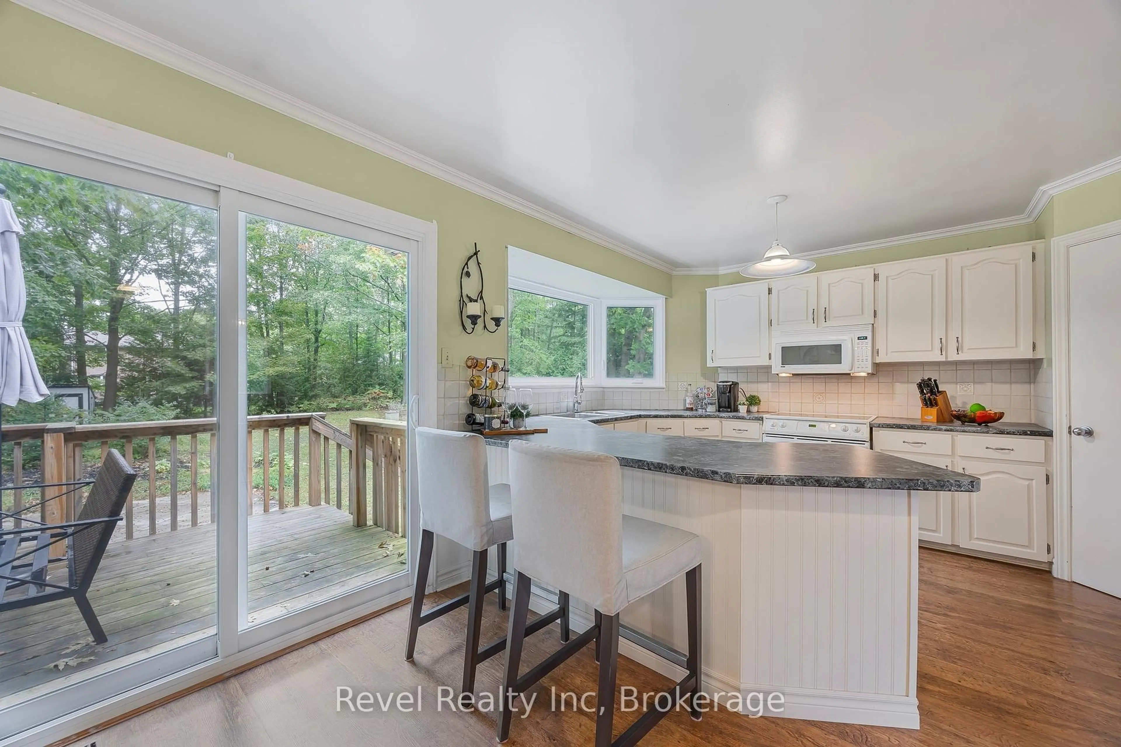 Open concept kitchen, unknown for 49 BIRCHWOOD Tr, Wasaga Beach Ontario L9Z 1B1