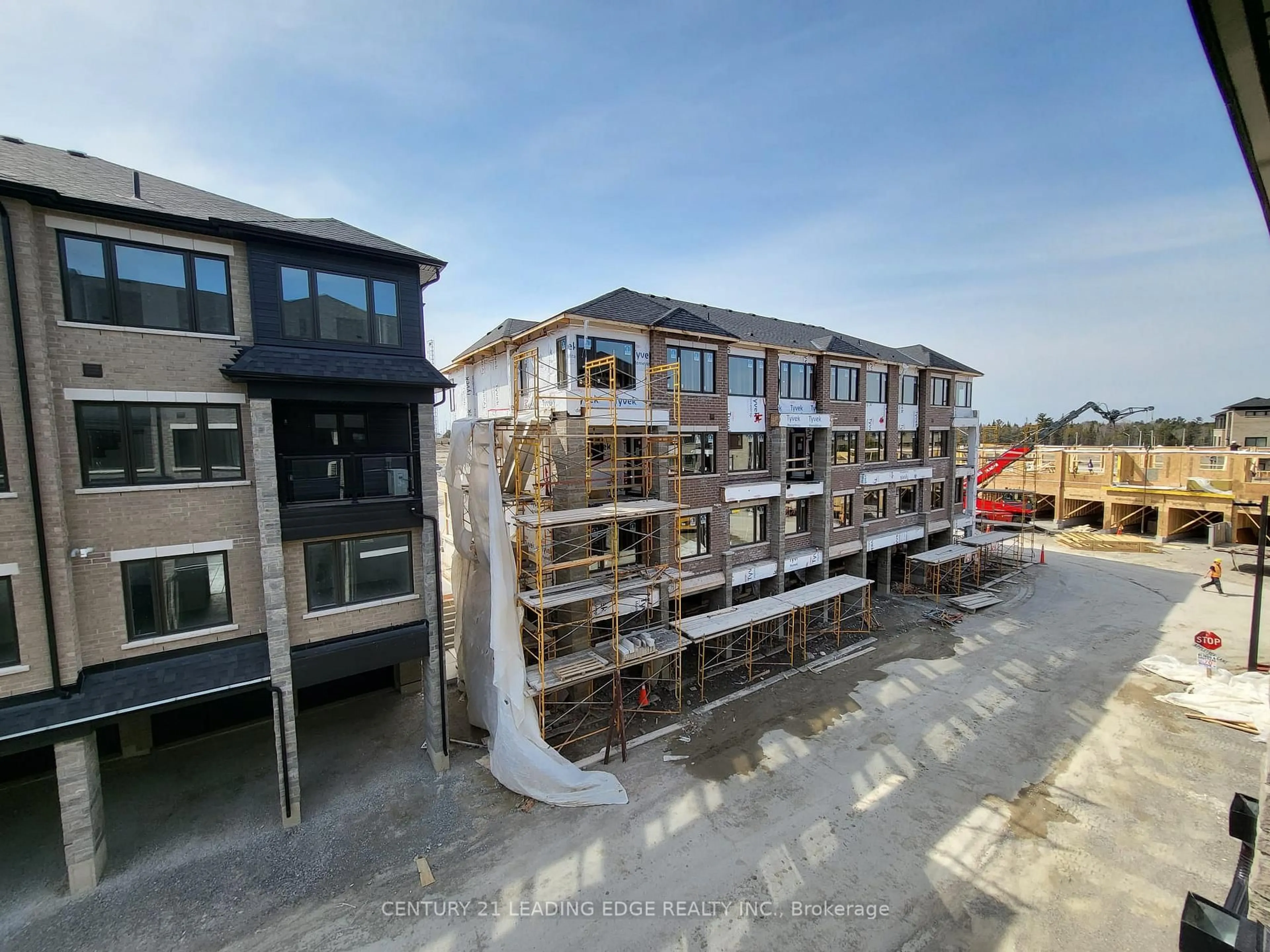 A pic from outside/outdoor area/front of a property/back of a property/a pic from drone, building for 27 MAGNOLIA Lane #34, Barrie Ontario L9J 0N9