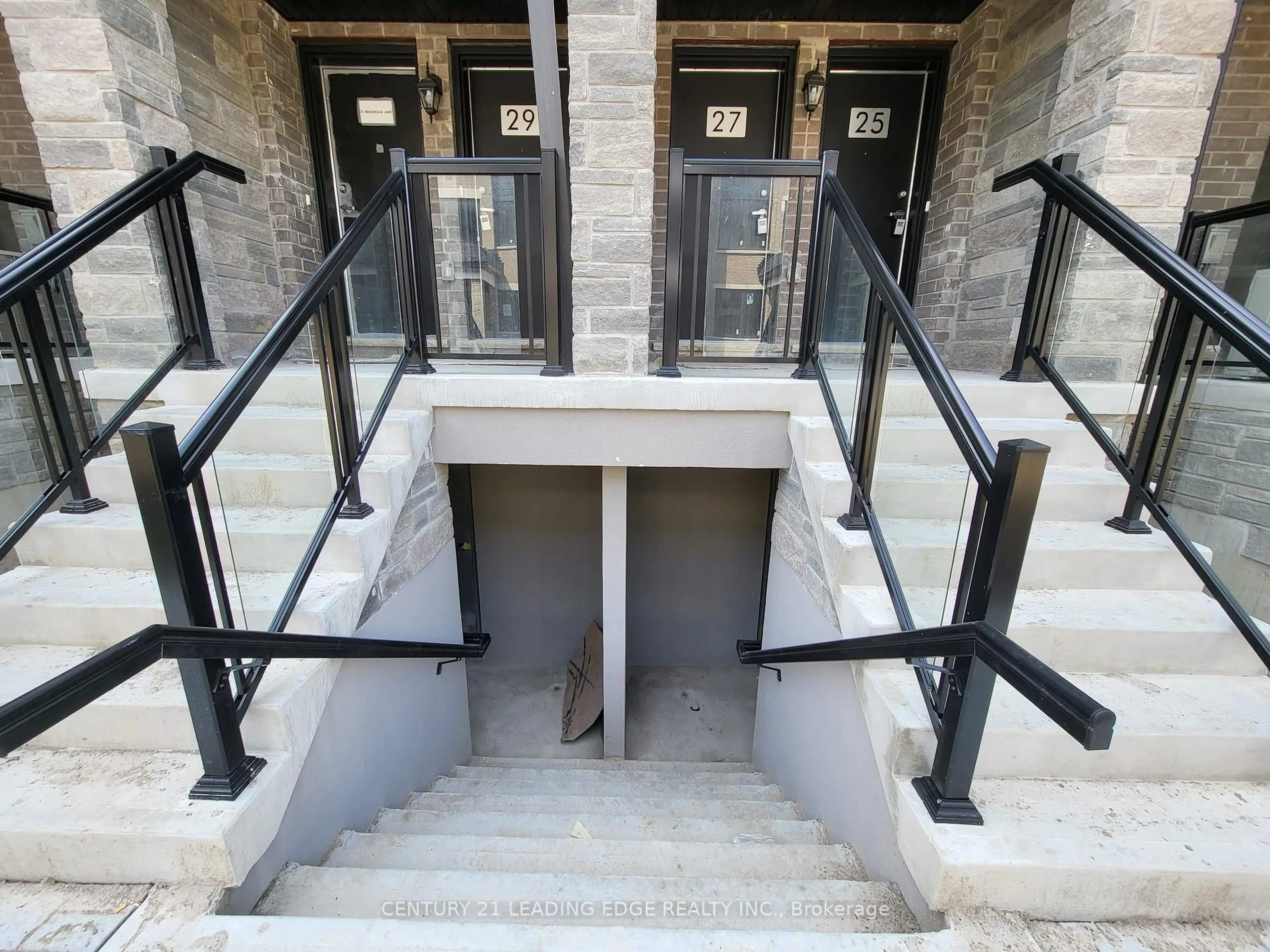 Stairs for 27 MAGNOLIA Lane #34, Barrie Ontario L9J 0N9