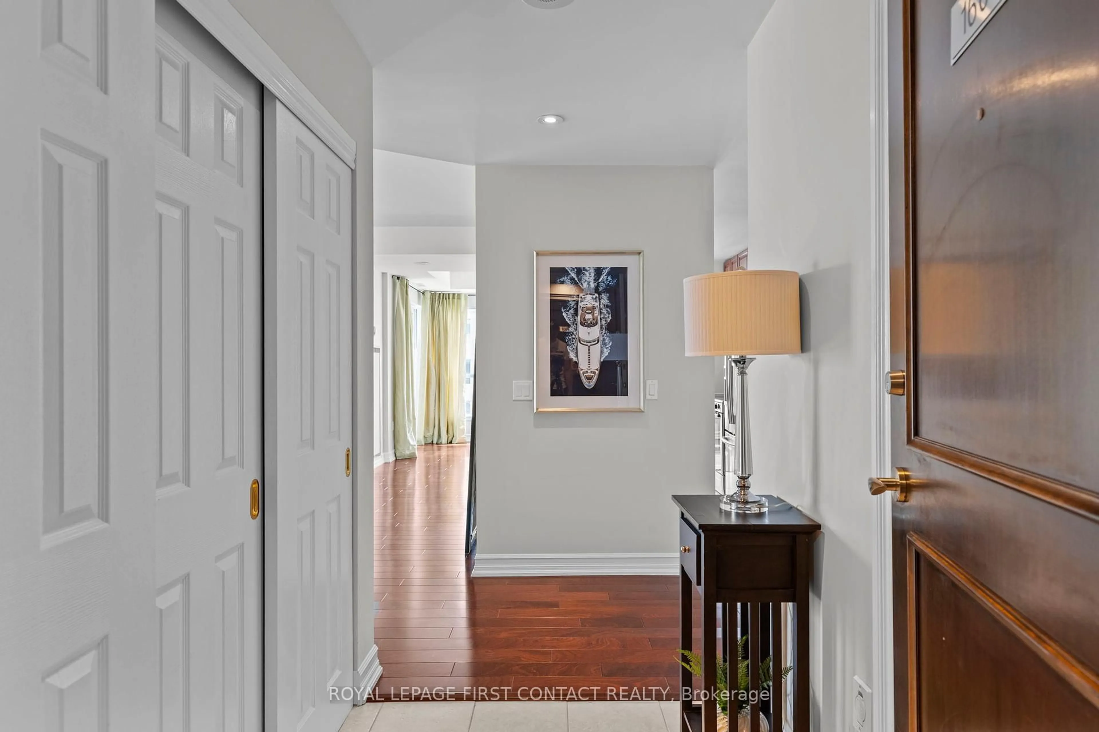 Indoor entryway for 6 Toronto St #1603, Barrie Ontario L4N 9R2