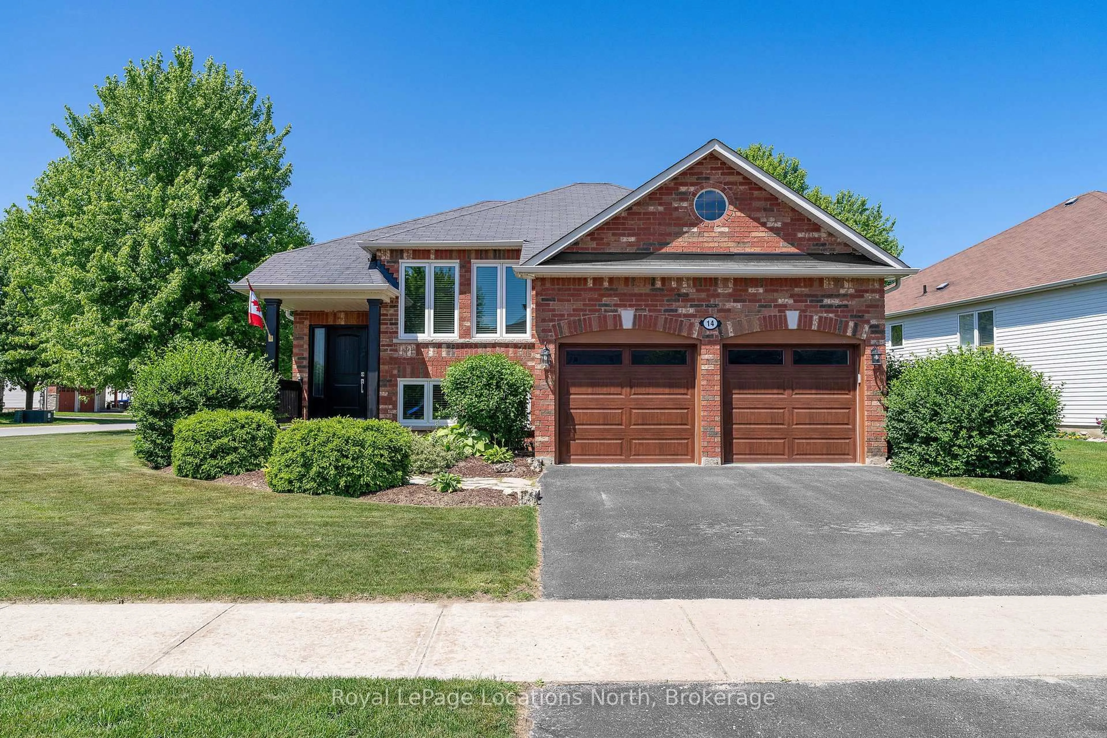 Home with brick exterior material, street for 14 Middleport Dr, Wasaga Beach Ontario L9Z 3B8