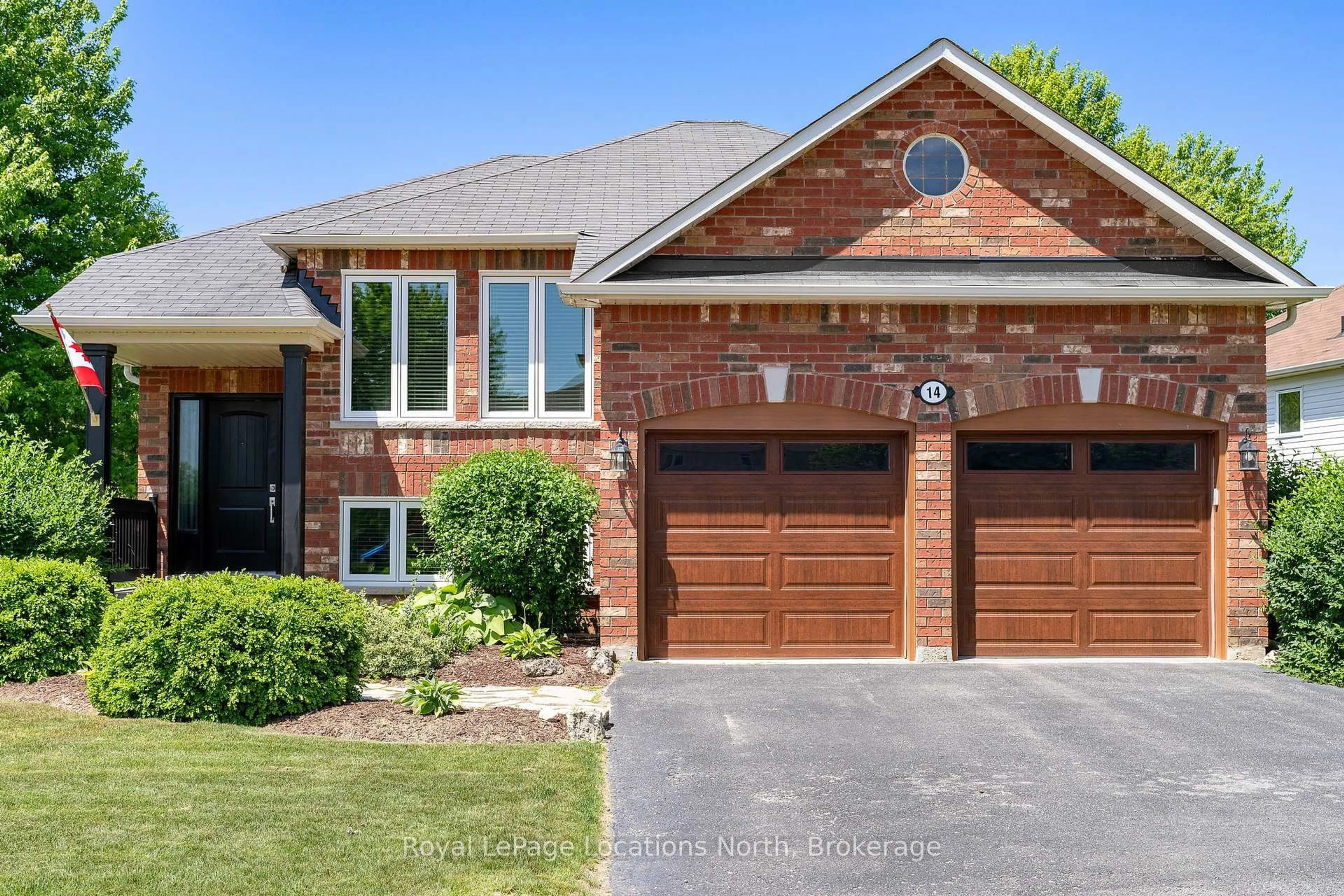 Home with brick exterior material, street for 14 Middleport Dr, Wasaga Beach Ontario L9Z 3B8