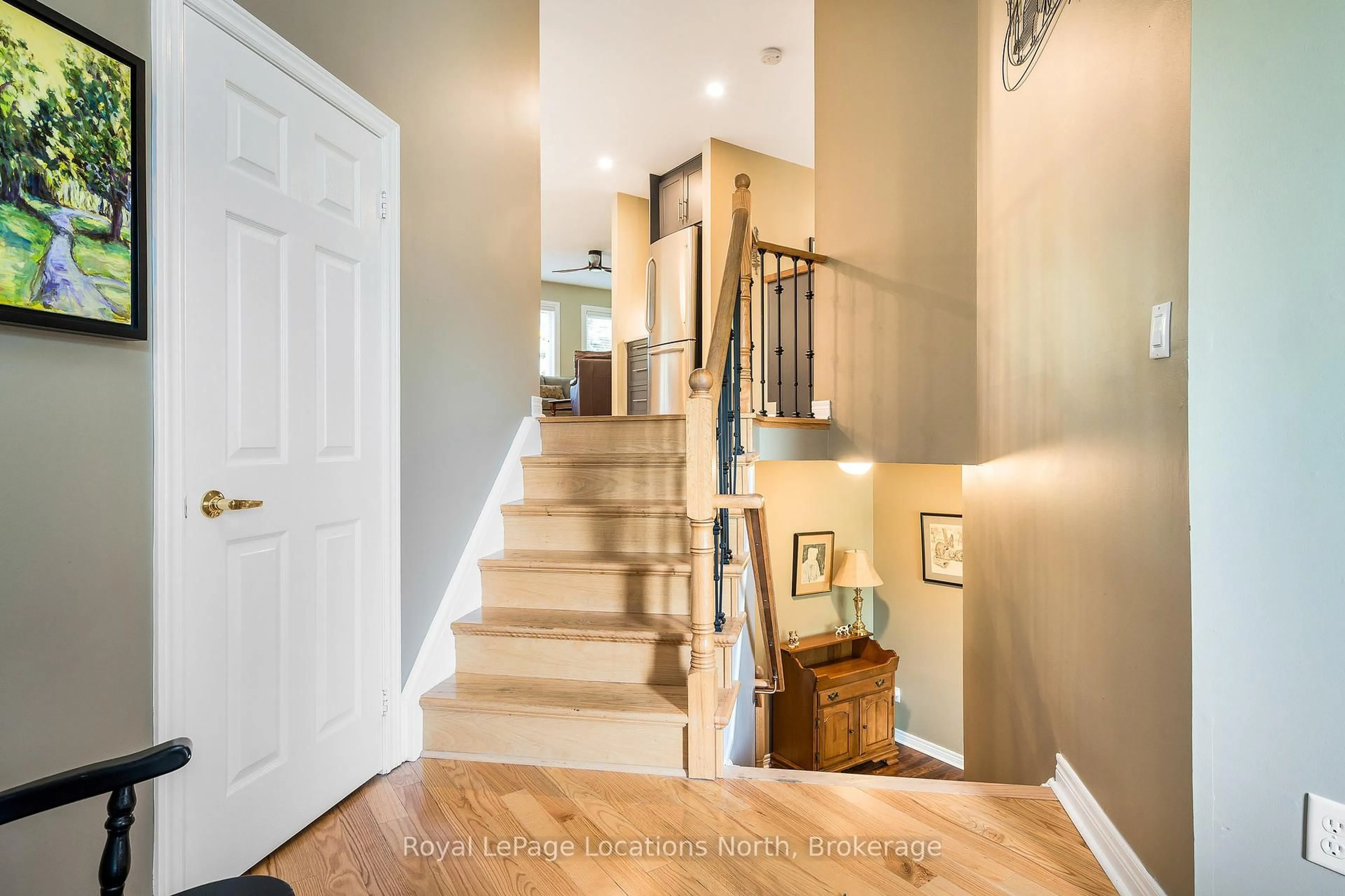 Indoor entryway for 14 Middleport Dr, Wasaga Beach Ontario L9Z 3B8