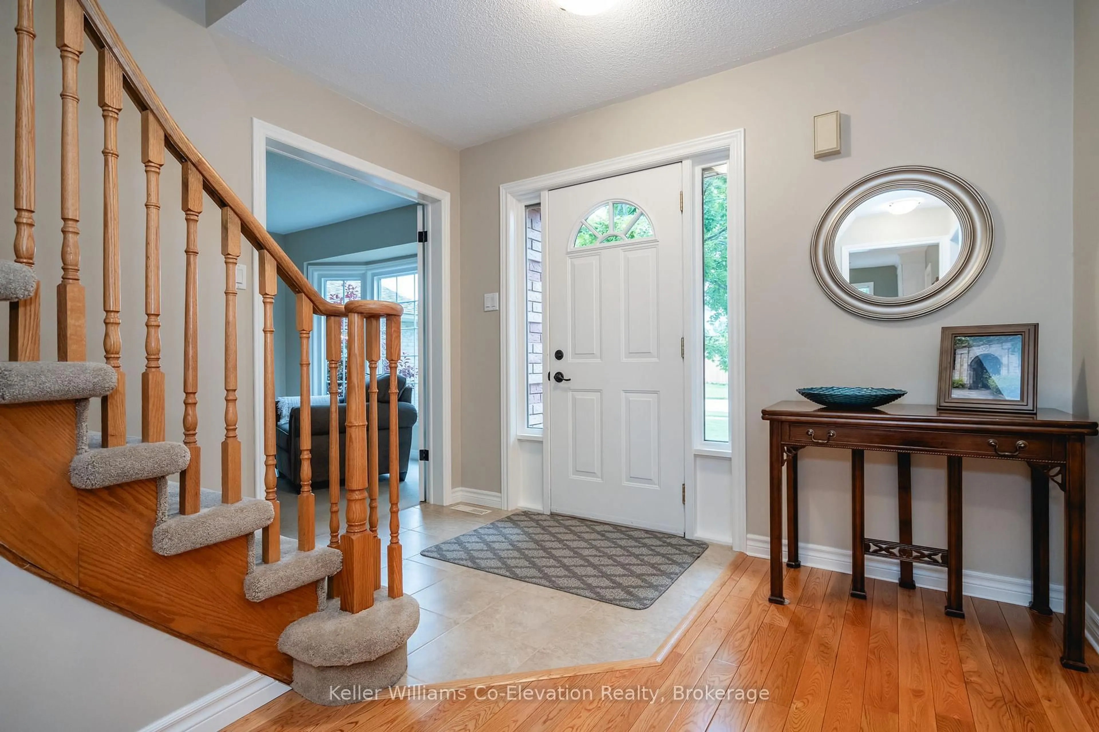 Indoor entryway for 167 LUCKPORT Cres, Midland Ontario L4R 4Y1