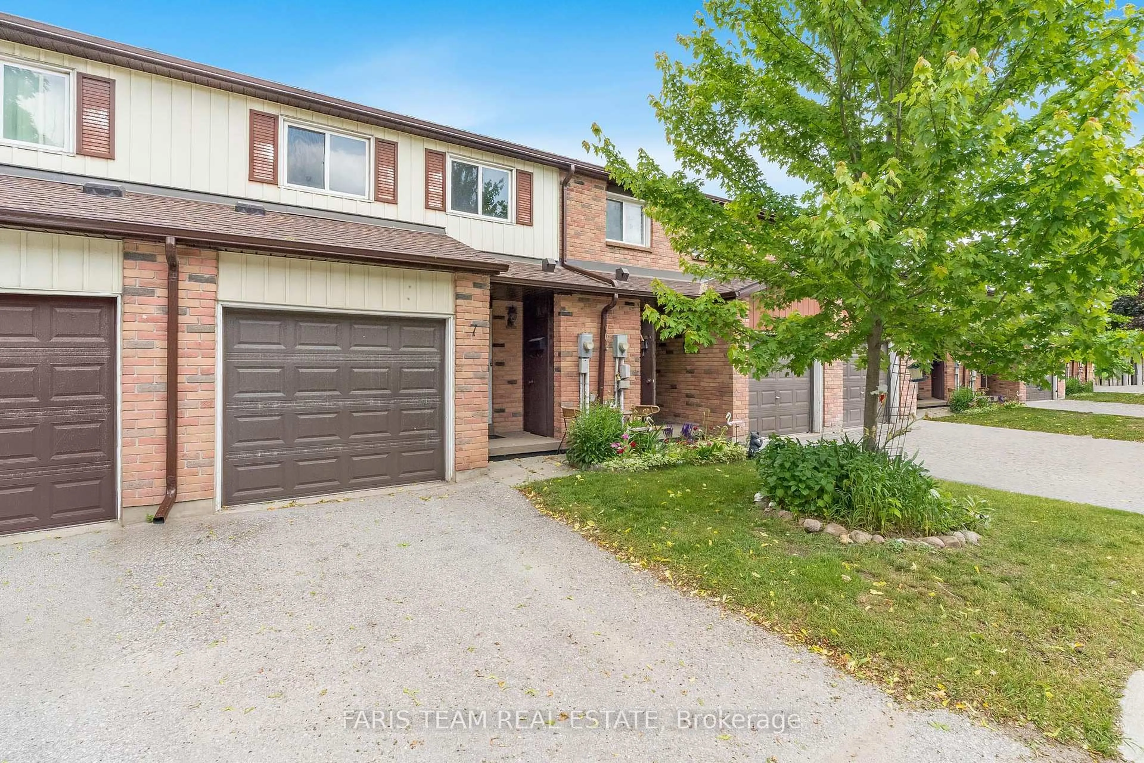 Home with brick exterior material, street for 52 Adelaide St #7, Barrie Ontario L4N 3T5