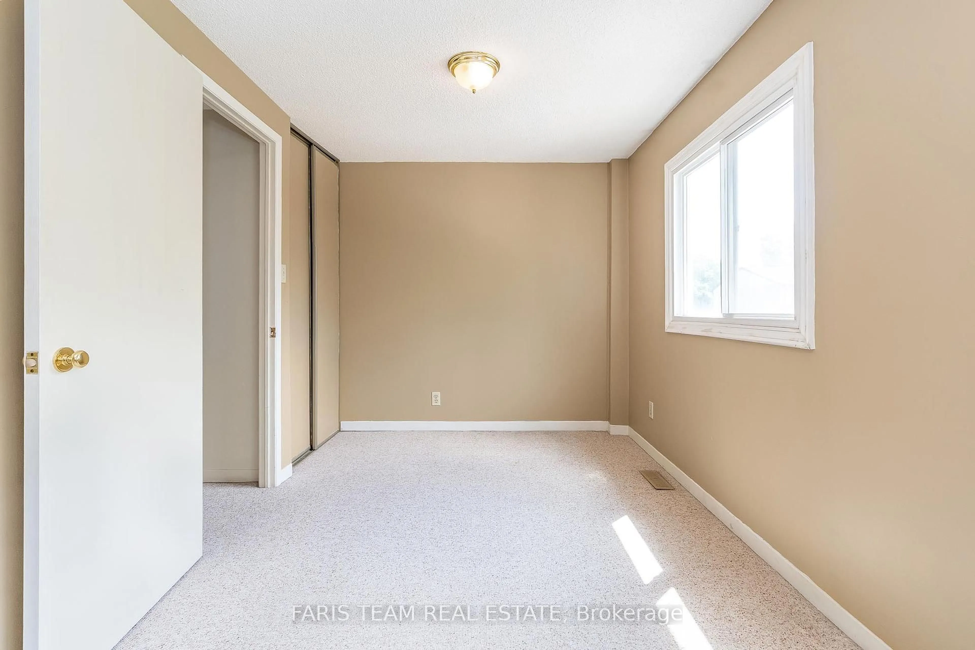 A pic of a room for 52 Adelaide St #7, Barrie Ontario L4N 3T5