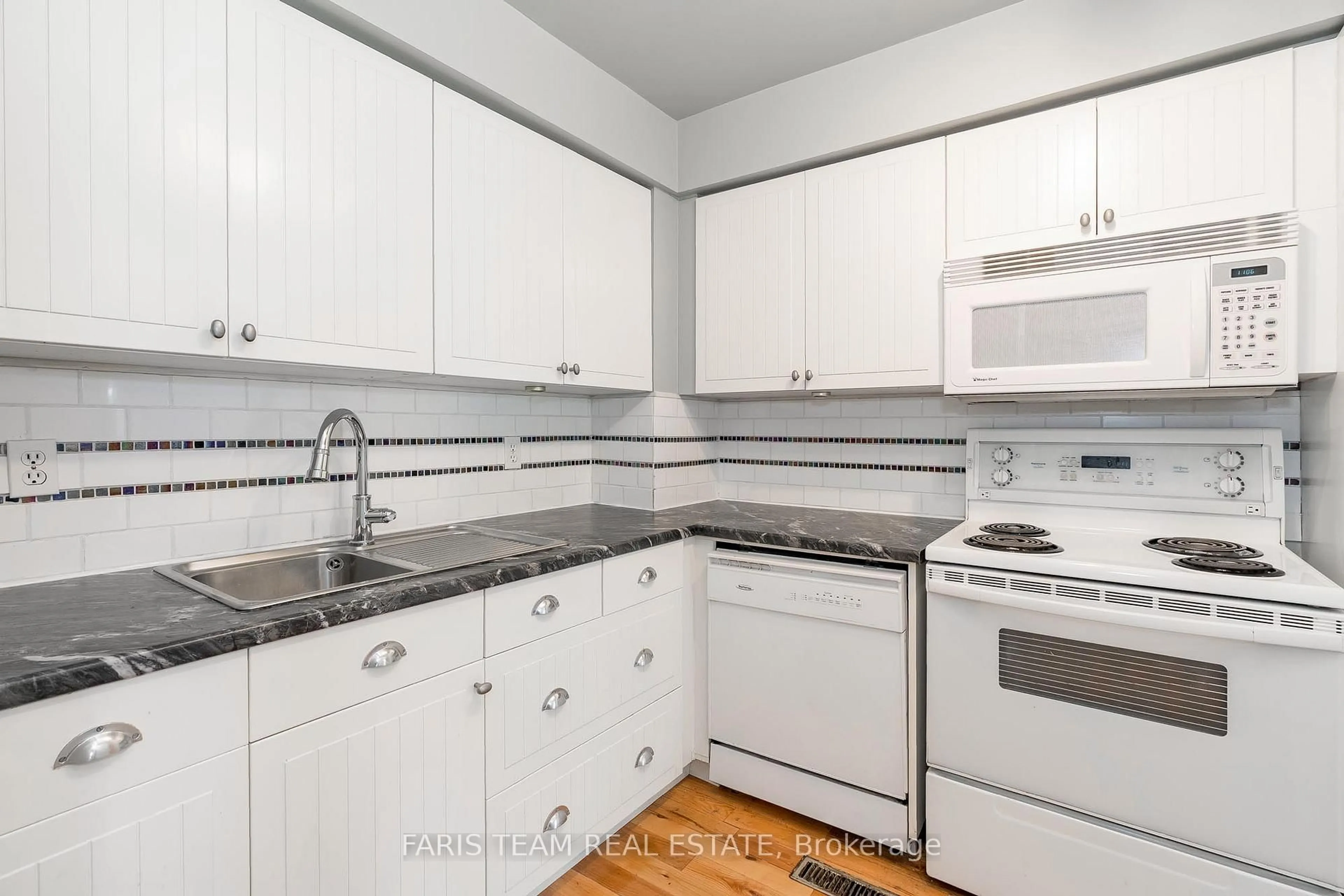 Standard kitchen, unknown for 52 Adelaide St #7, Barrie Ontario L4N 3T5