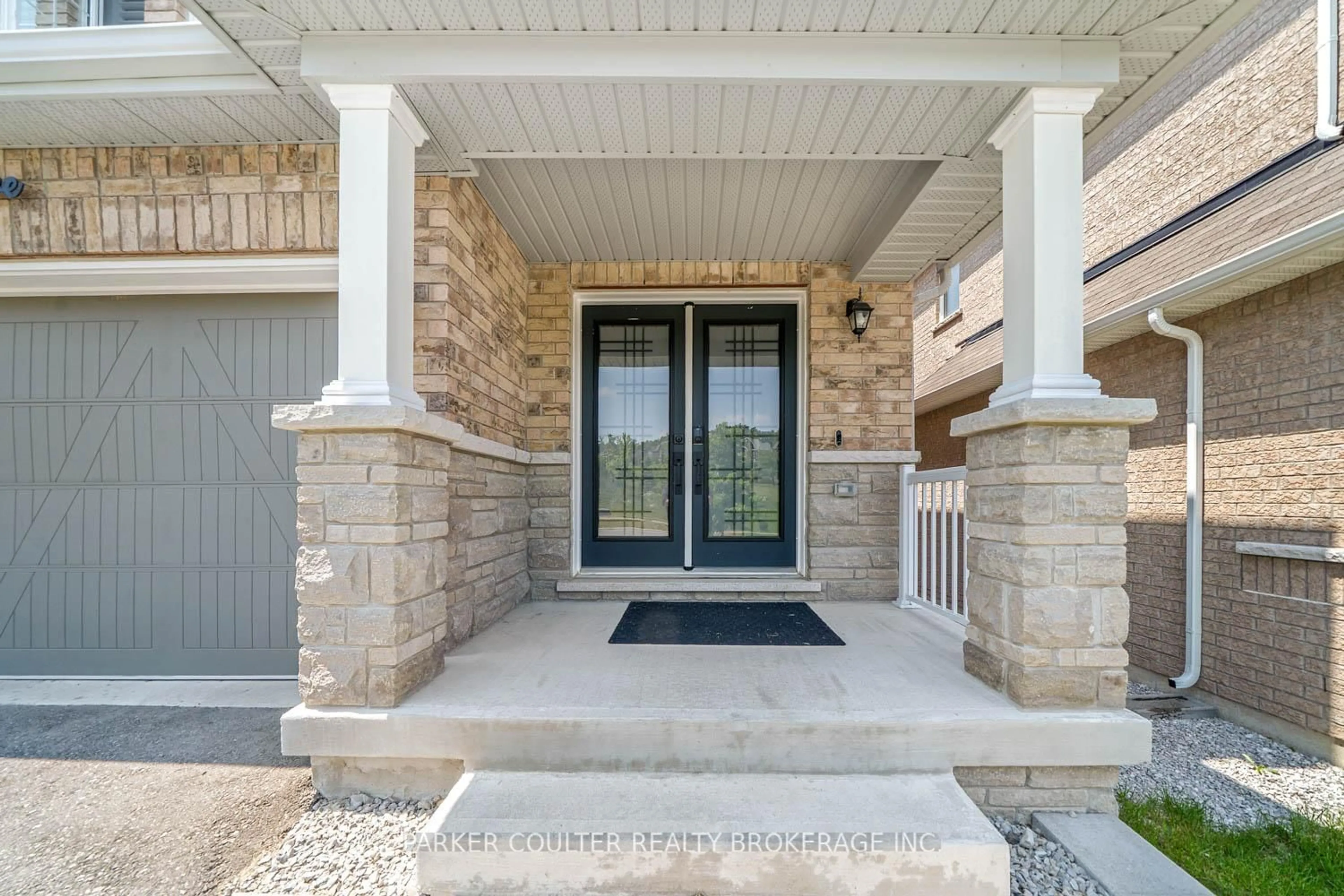 Indoor entryway for 3 Muirfield Dr, Barrie Ontario L4N 5E9