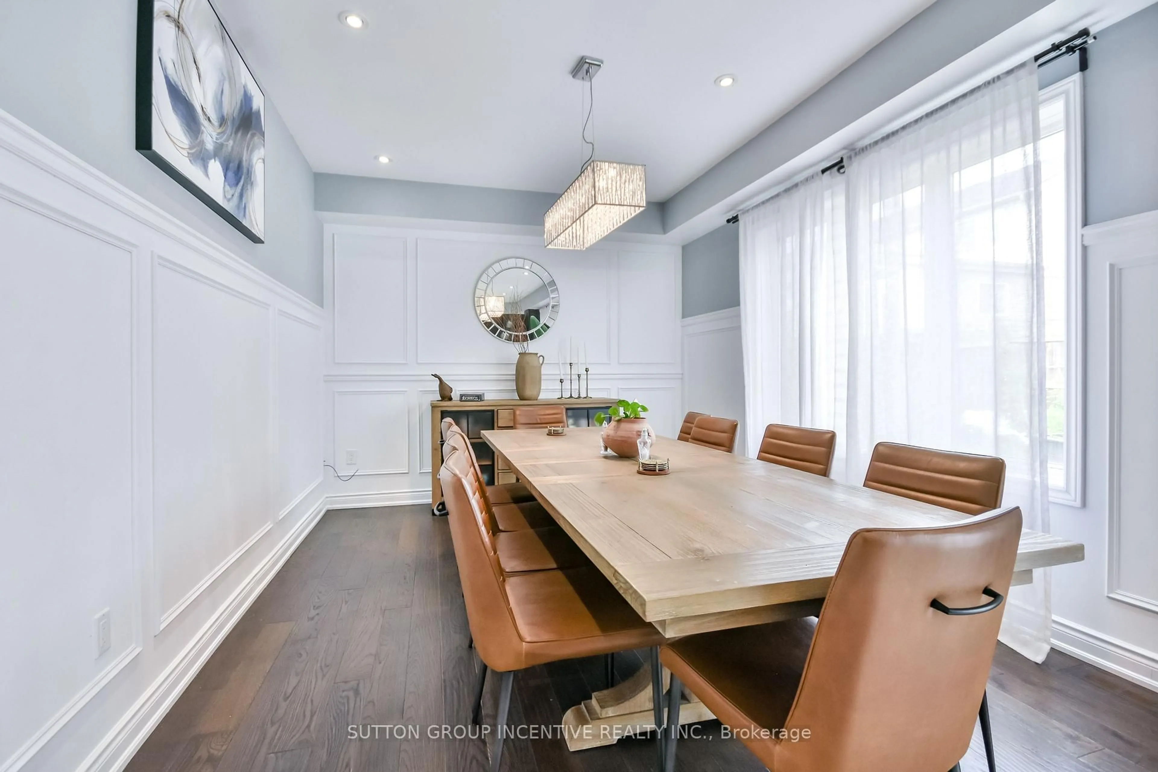 Dining room, wood/laminate floor for 52 Elmbrook Dr, Barrie Ontario L4N 0Z1