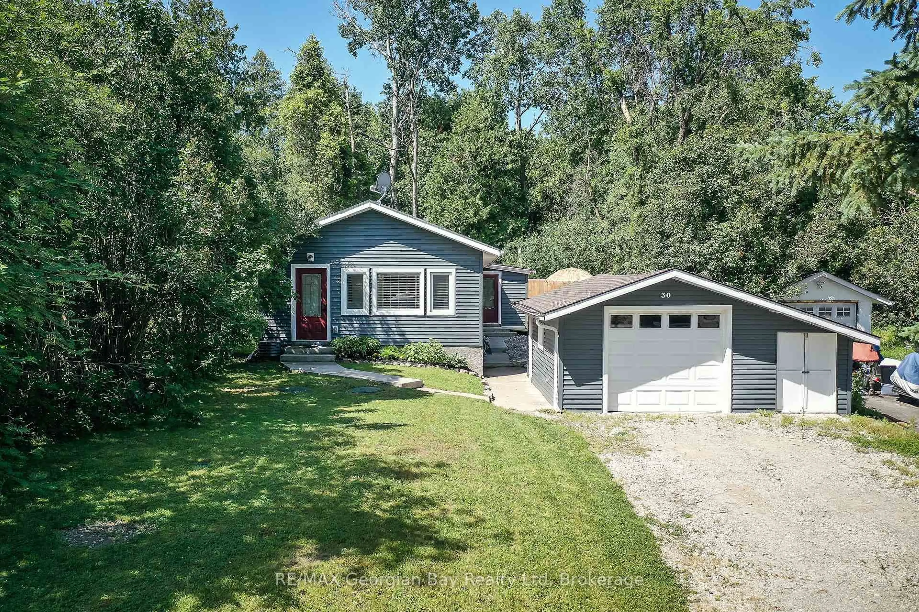 A pic from outside/outdoor area/front of a property/back of a property/a pic from drone, street for 30 Oriole St, Tay Ontario L0K 1R0