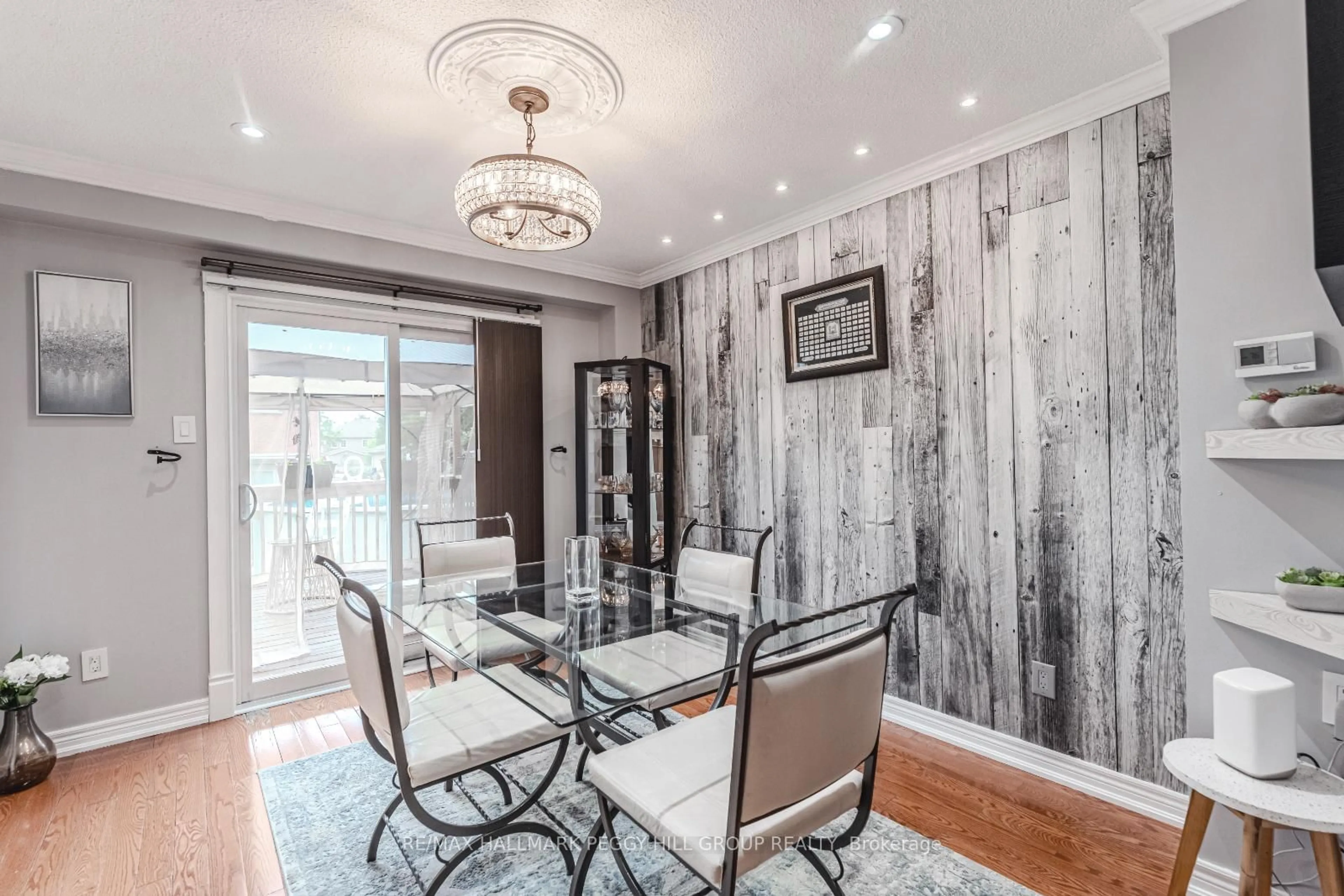 Dining room, wood/laminate floor for 100 Cardinal St, Barrie Ontario L4M 6G1