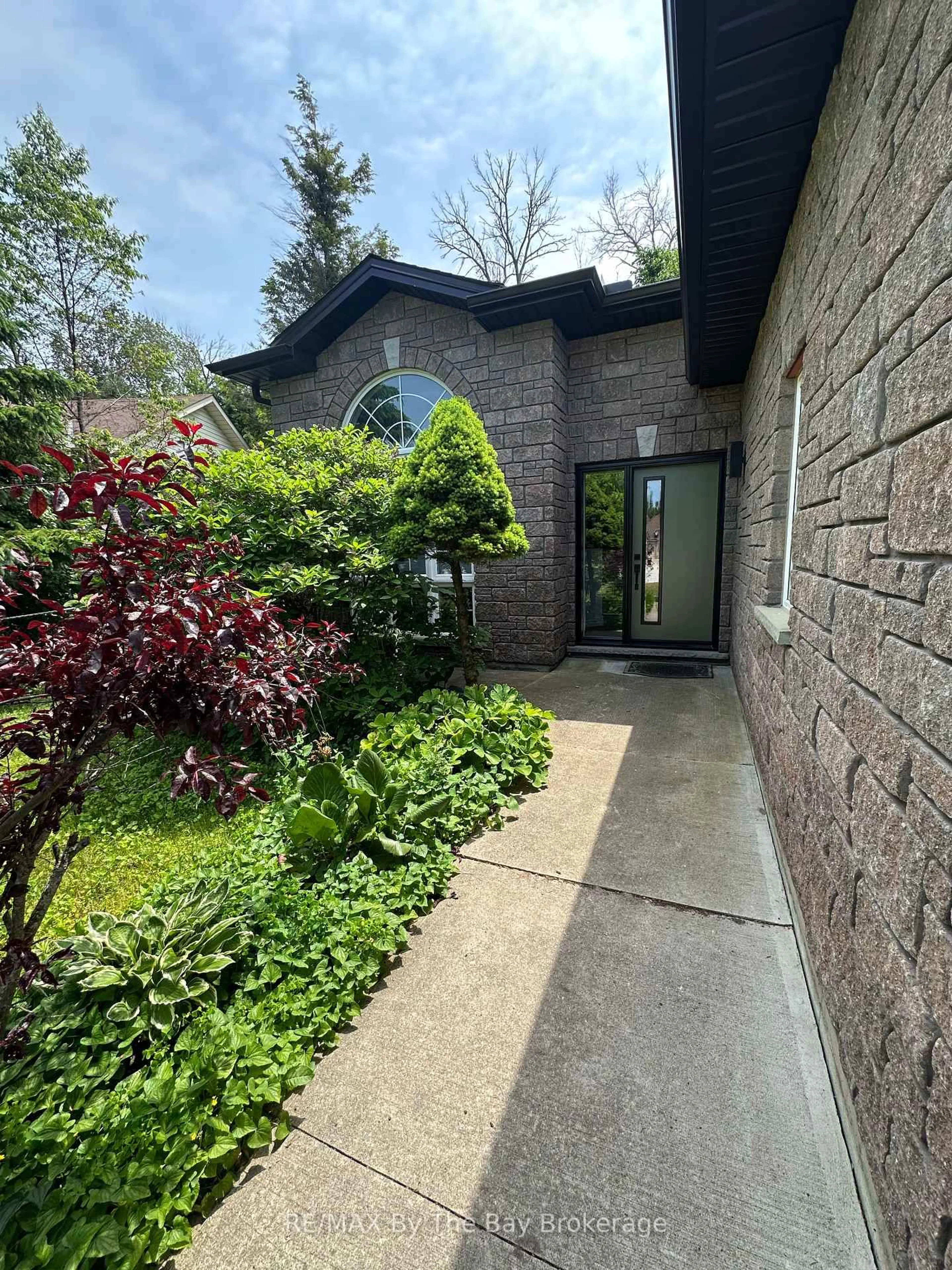Unknown for 4 Woodside Crt, Wasaga Beach Ontario L9Z 1H6