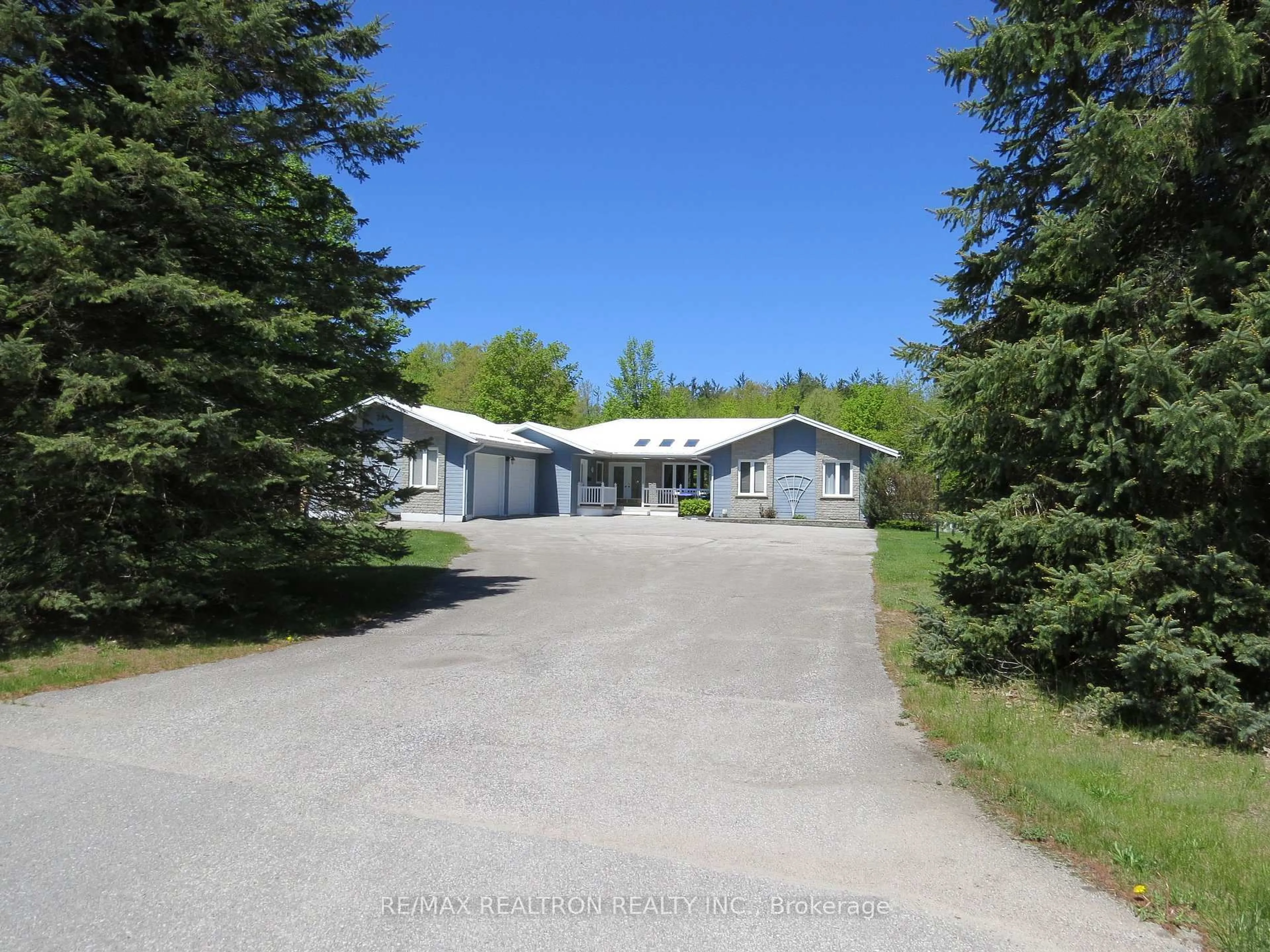 A pic from outside/outdoor area/front of a property/back of a property/a pic from drone, street for 170 Concession 5 West Rd, Tiny Ontario L0L 2T0