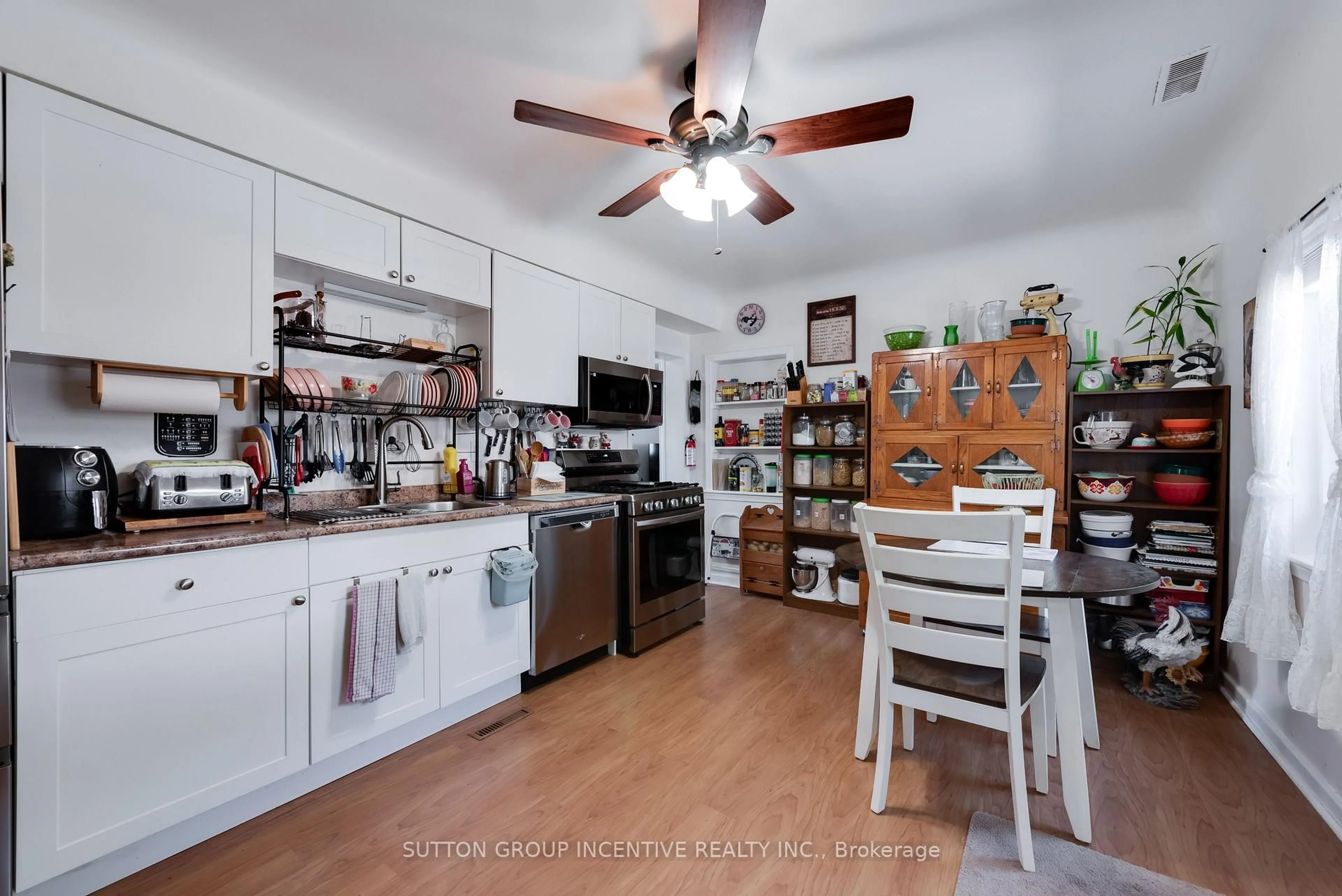 Open concept kitchen, unknown for 60 Victoria St, Orillia Ontario L3V 2V8