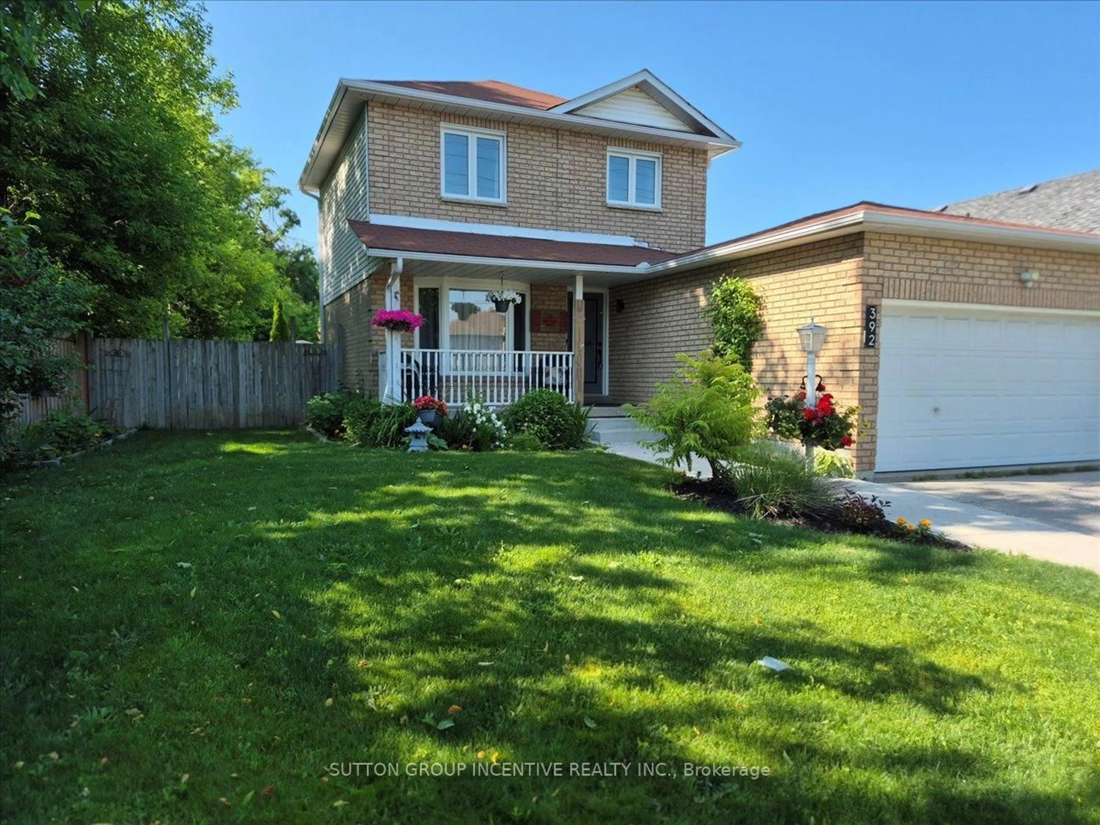 A pic from outside/outdoor area/front of a property/back of a property/a pic from drone, street for 392 Big Bay Point Rd, Barrie Ontario L4N 8A2
