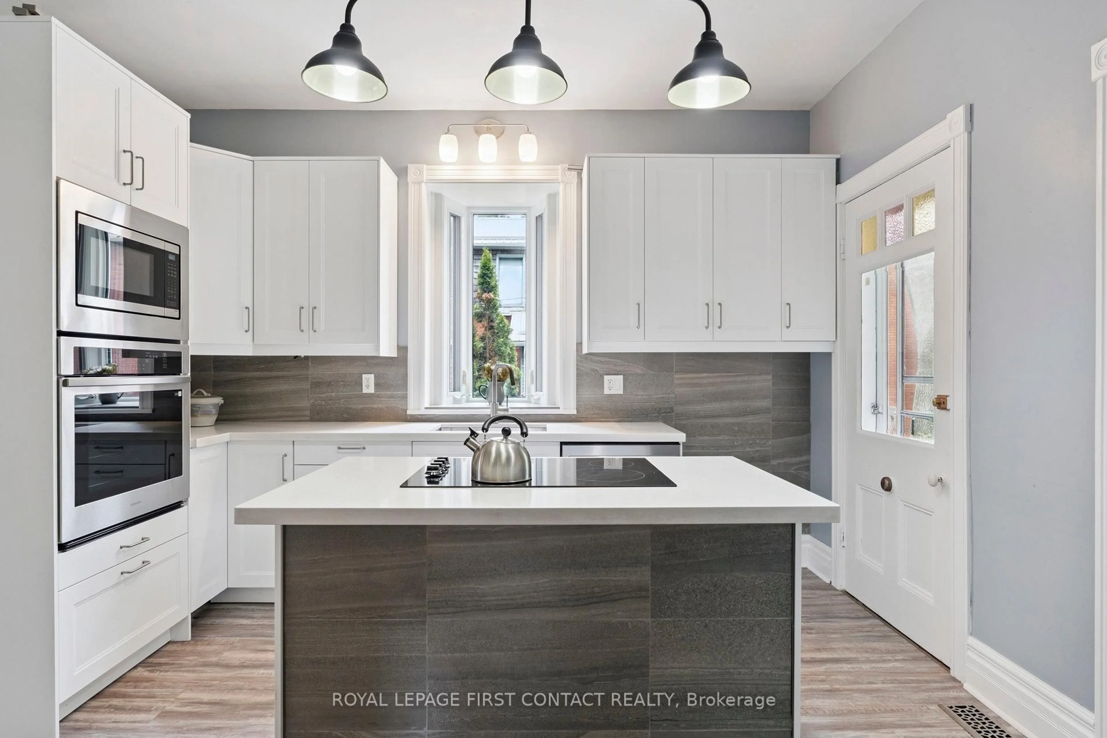 Open concept kitchen, ceramic/tile floor for 55 Burton Ave, Barrie Ontario L4N 2R5