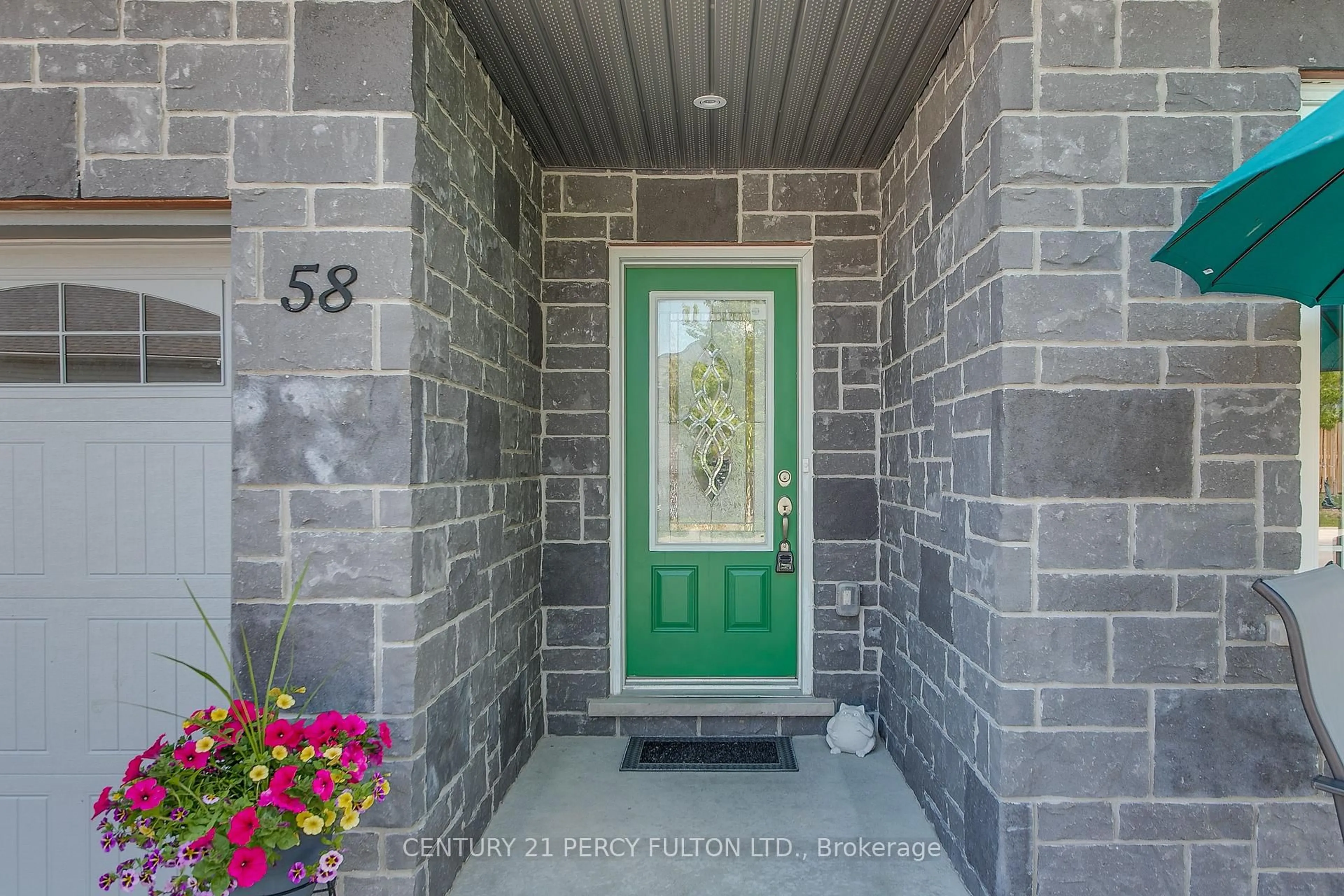 Indoor entryway for 58 Lucy Lane, Orillia Ontario L3V 0G3