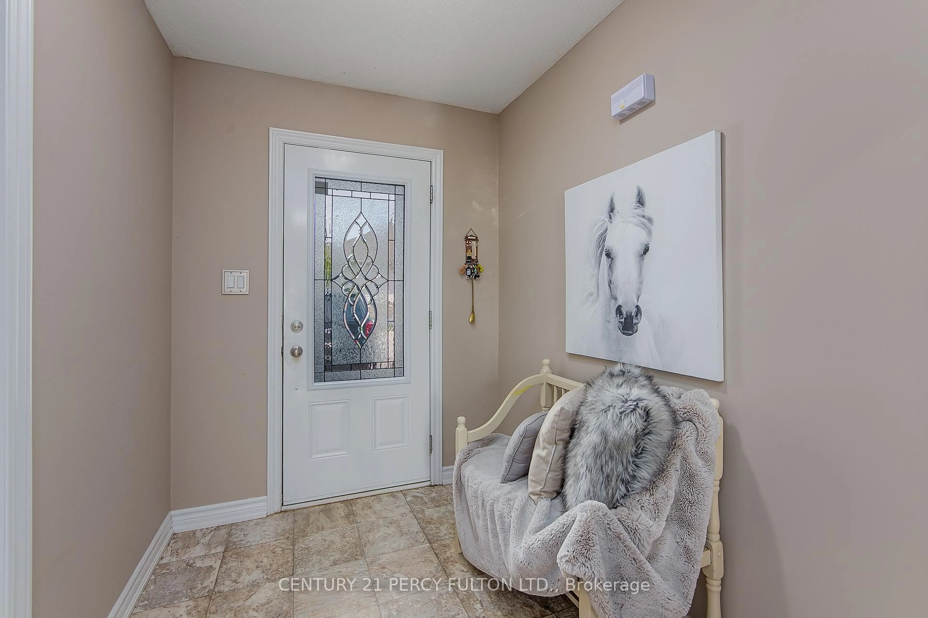 Indoor entryway for 58 Lucy Lane, Orillia Ontario L3V 0G3