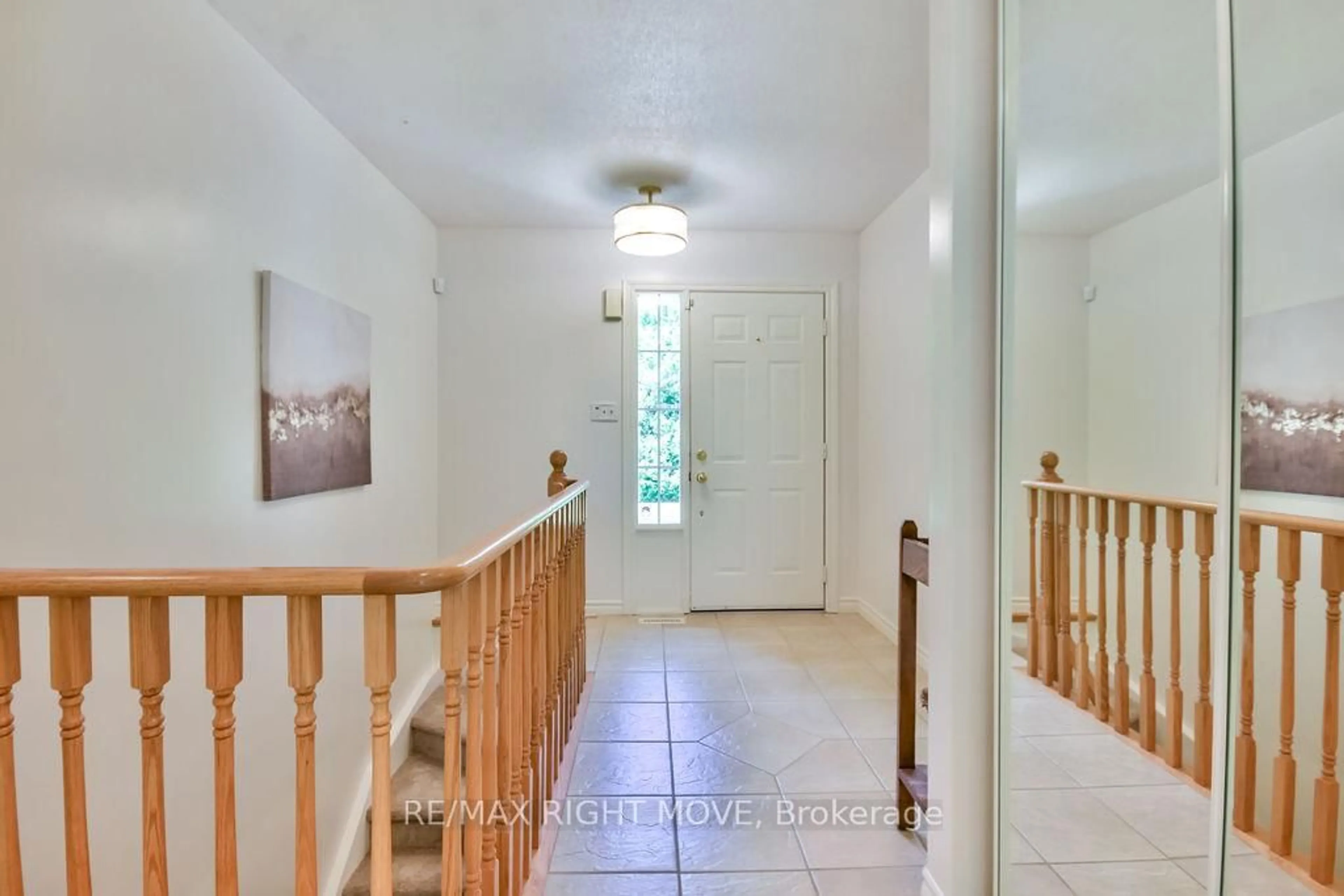 Indoor entryway for 7 Blackcomb Dr, Oro-Medonte Ontario L0K 1E0