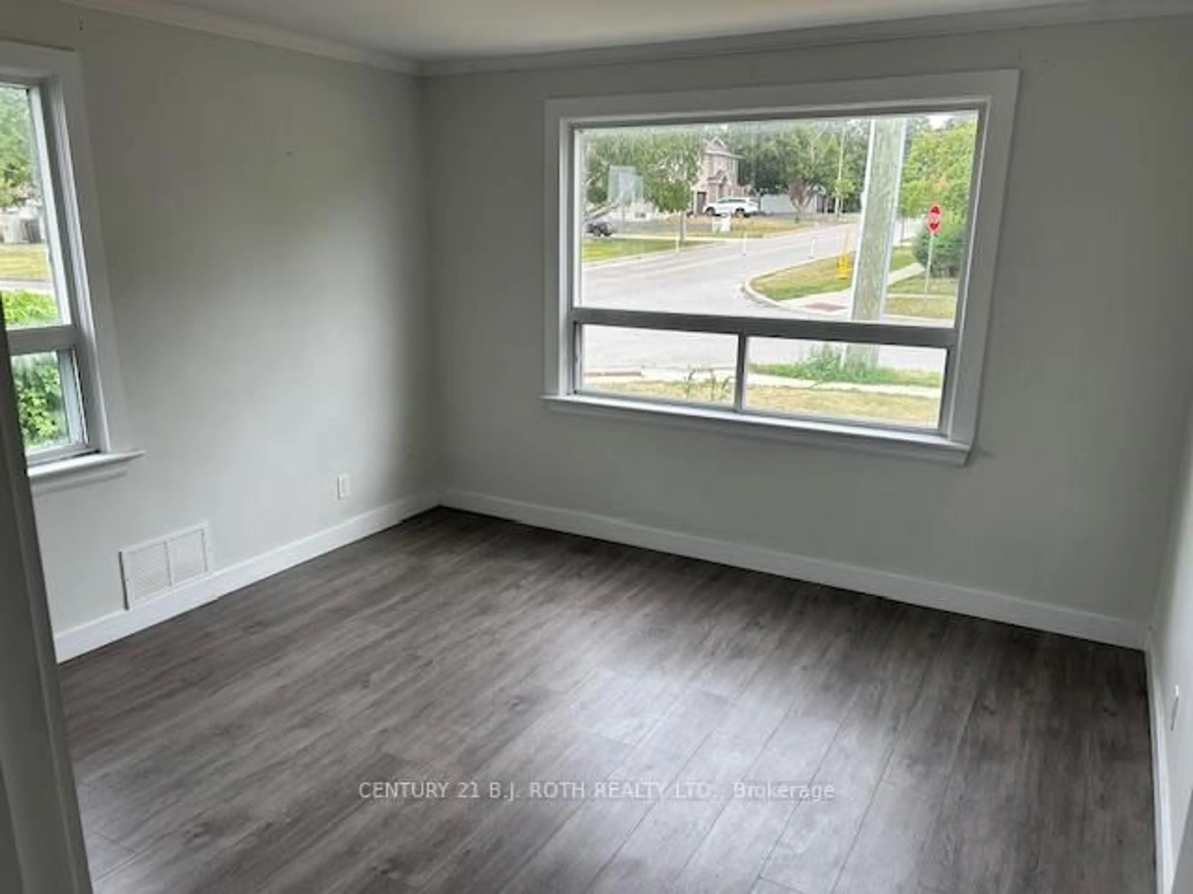 A pic of a room for 121 Cumberland St, Barrie Ontario L4N 2P8
