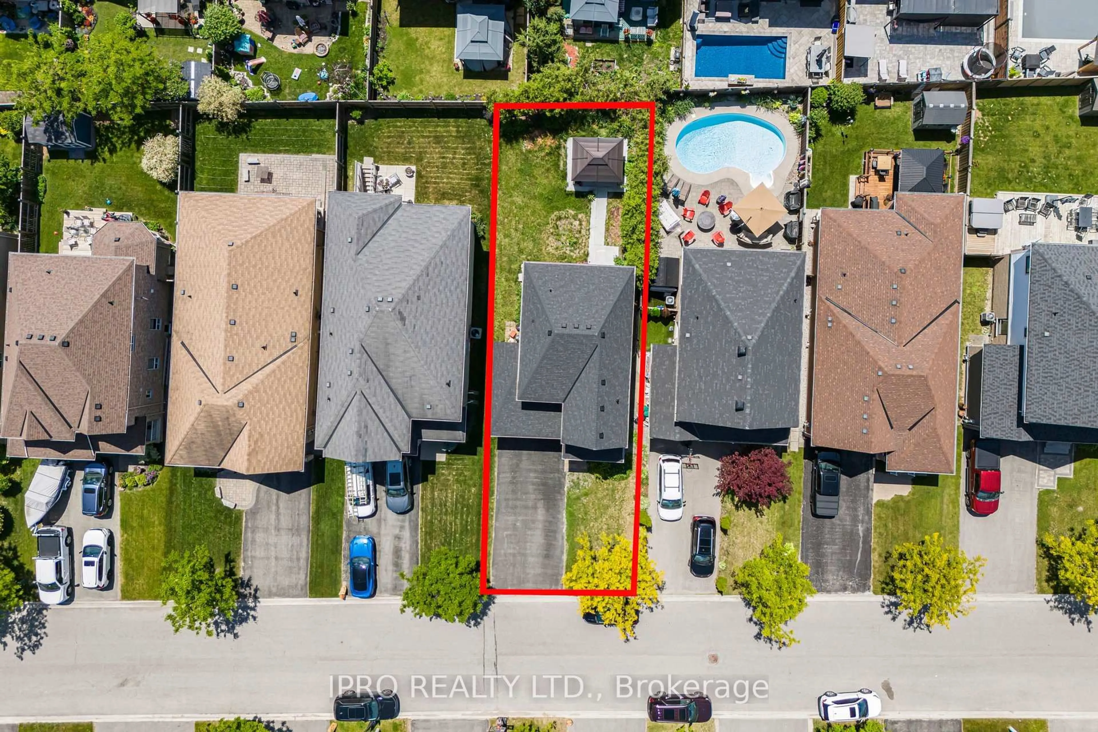 A pic from outside/outdoor area/front of a property/back of a property/a pic from drone, street for 15 Connaught Lane, Barrie Ontario L4M 0A3