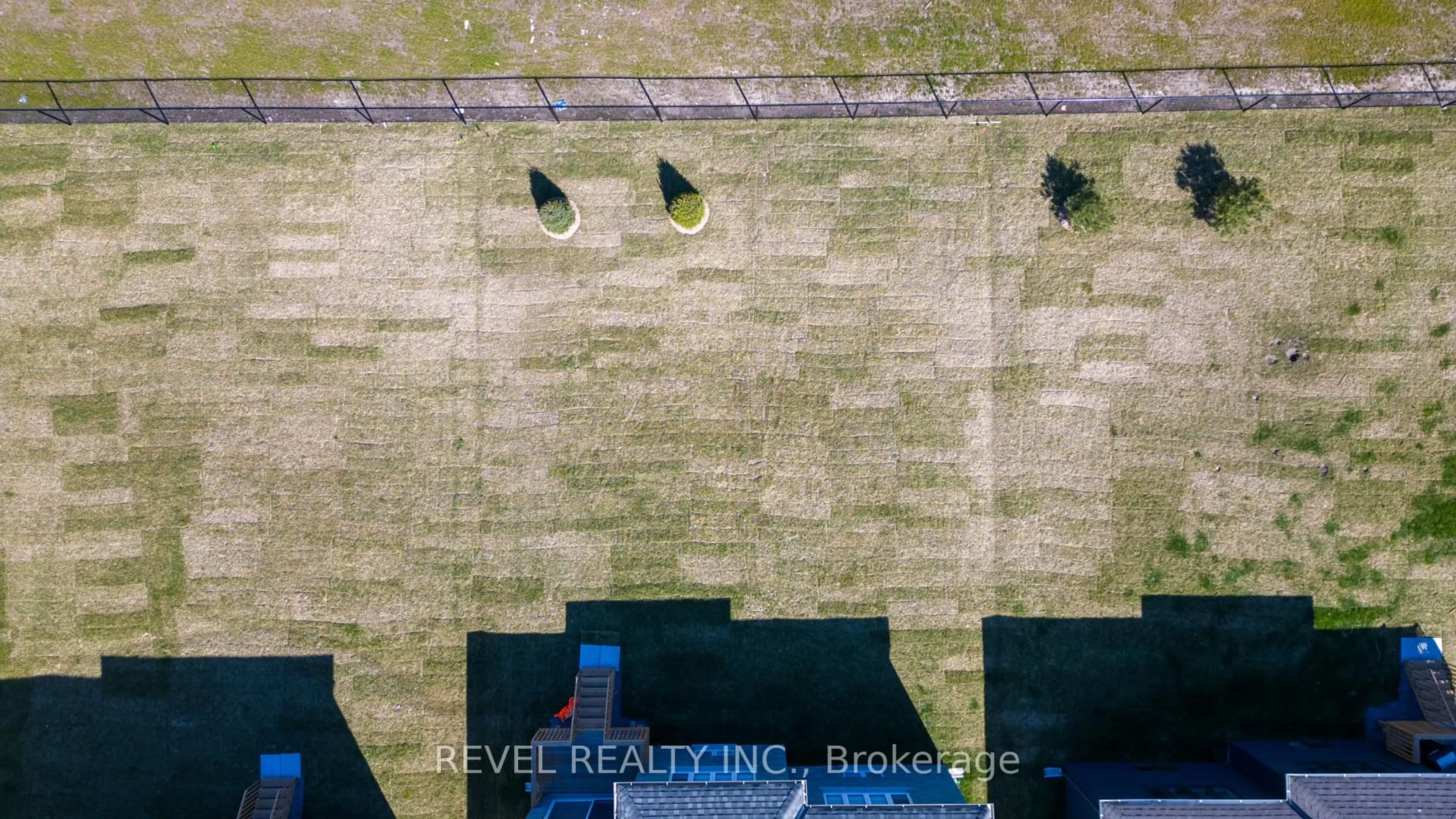 A pic from outside/outdoor area/front of a property/back of a property/a pic from drone, unknown for 220 Ramblewood Dr, Wasaga Beach Ontario L9Z 2B2